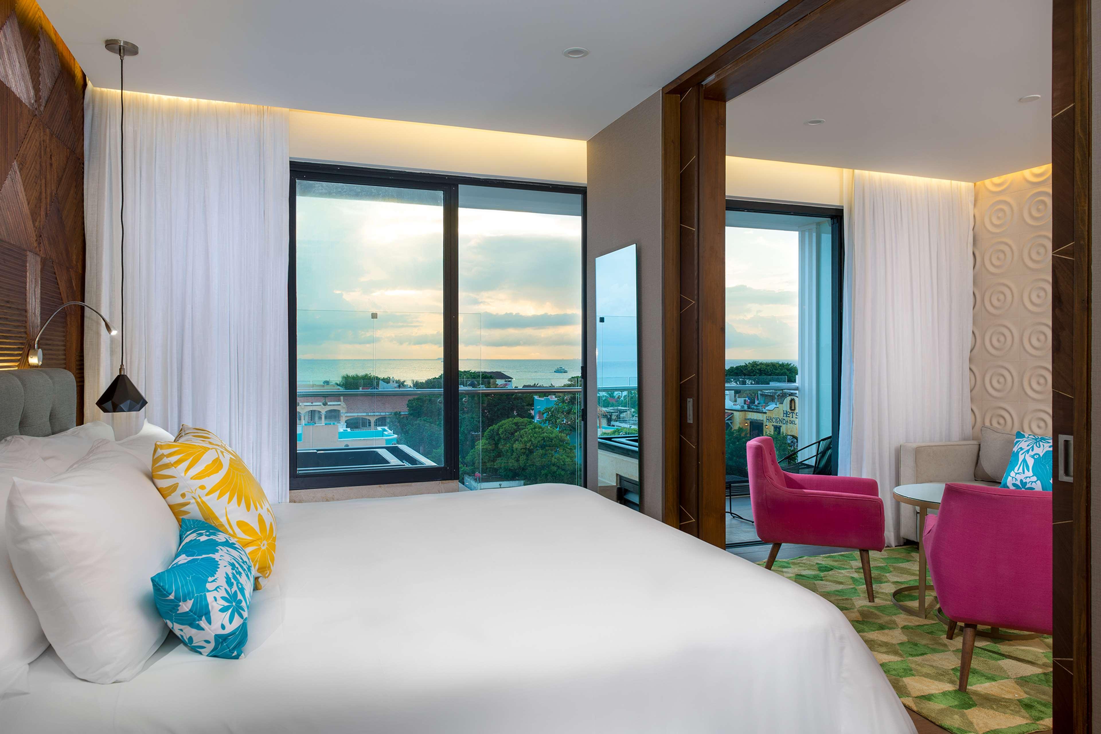 Suite Partial Ocean View One Bedroom