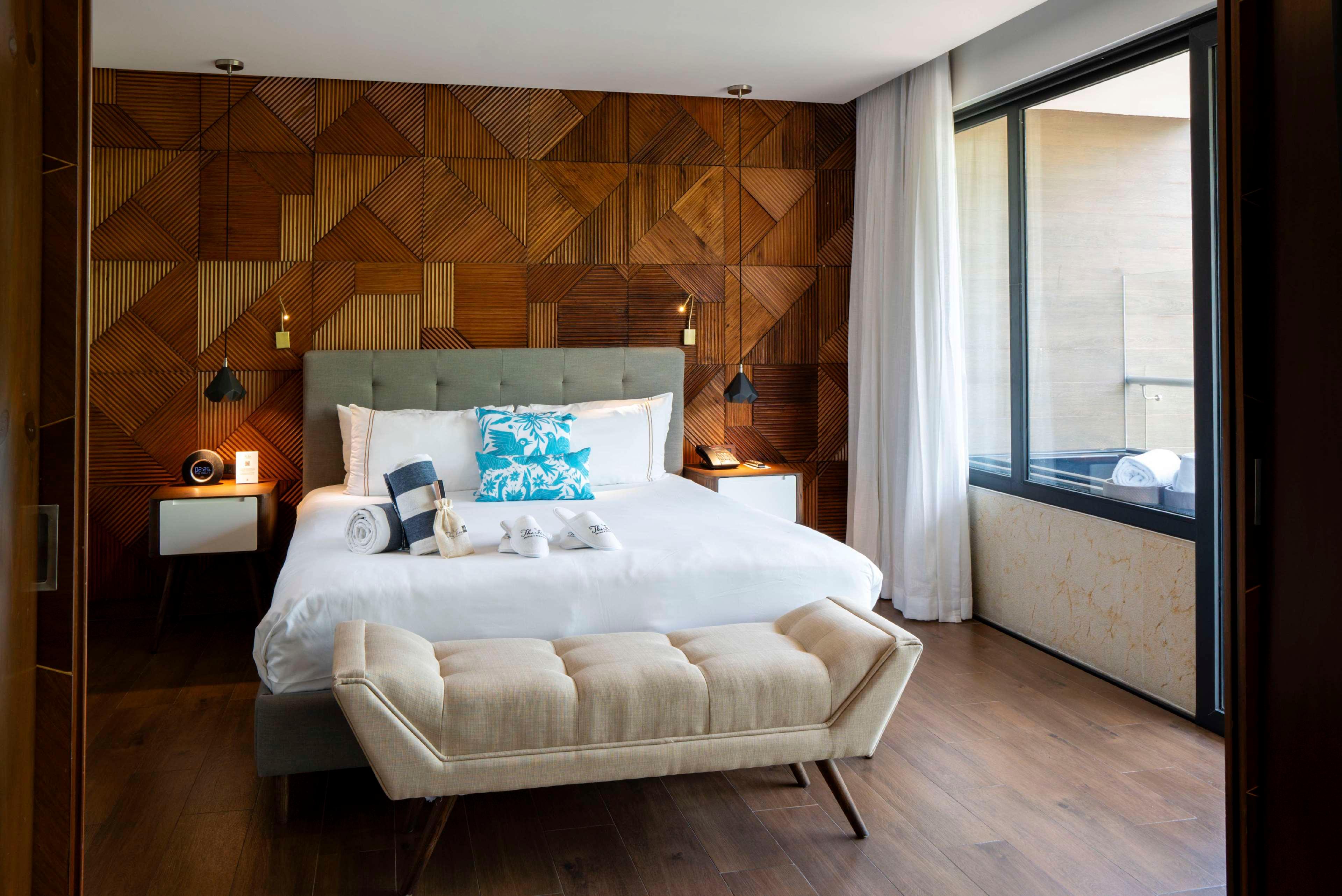 Suite Partial Ocean View One Bedroom