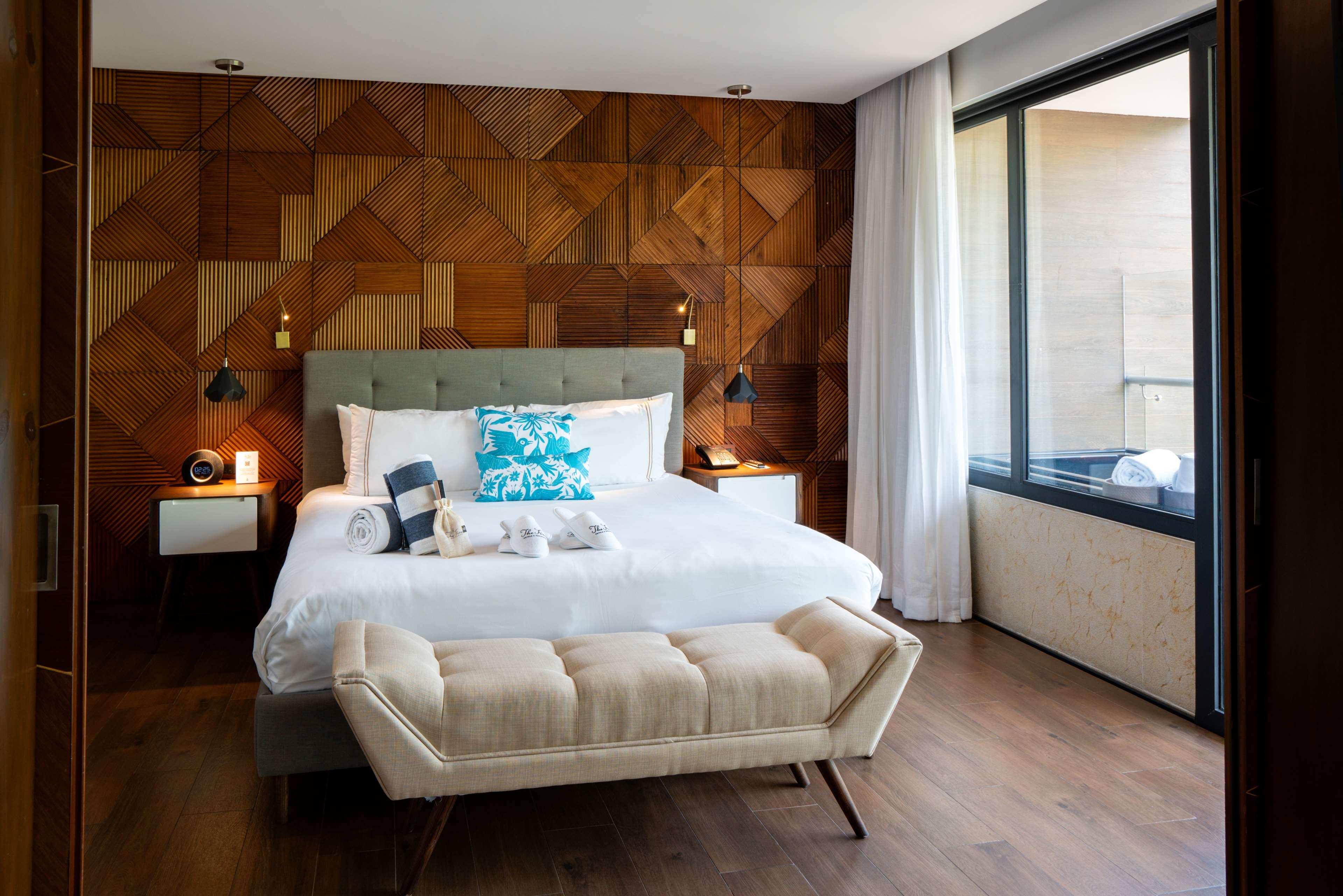 Suite Partial Ocean View One Bedroom