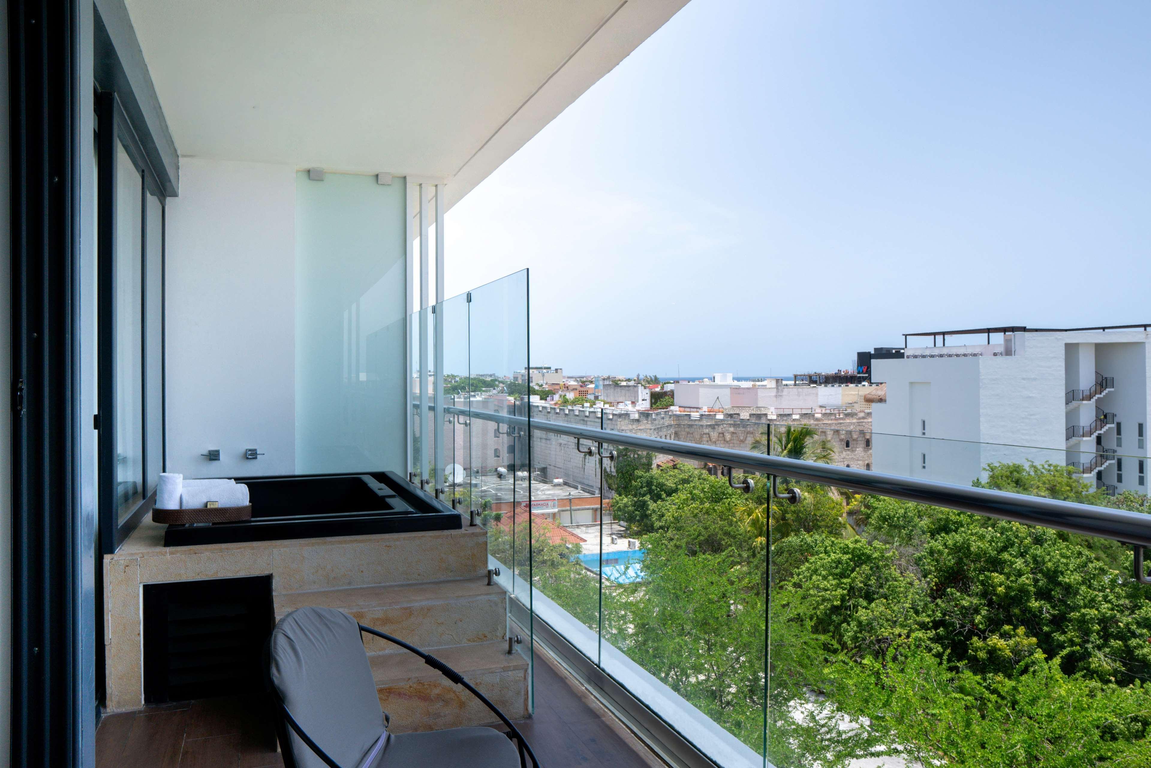 Suite Partial Ocean View King Bed