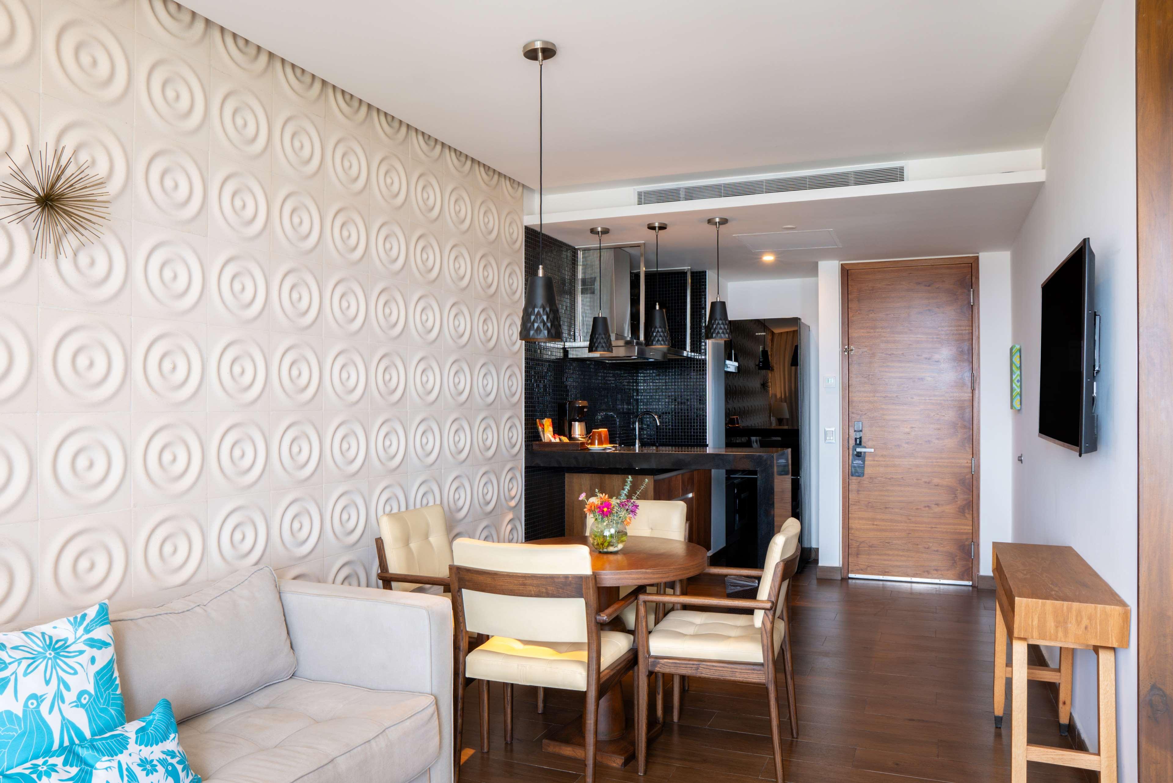 Suite Partial Ocean View King Bed