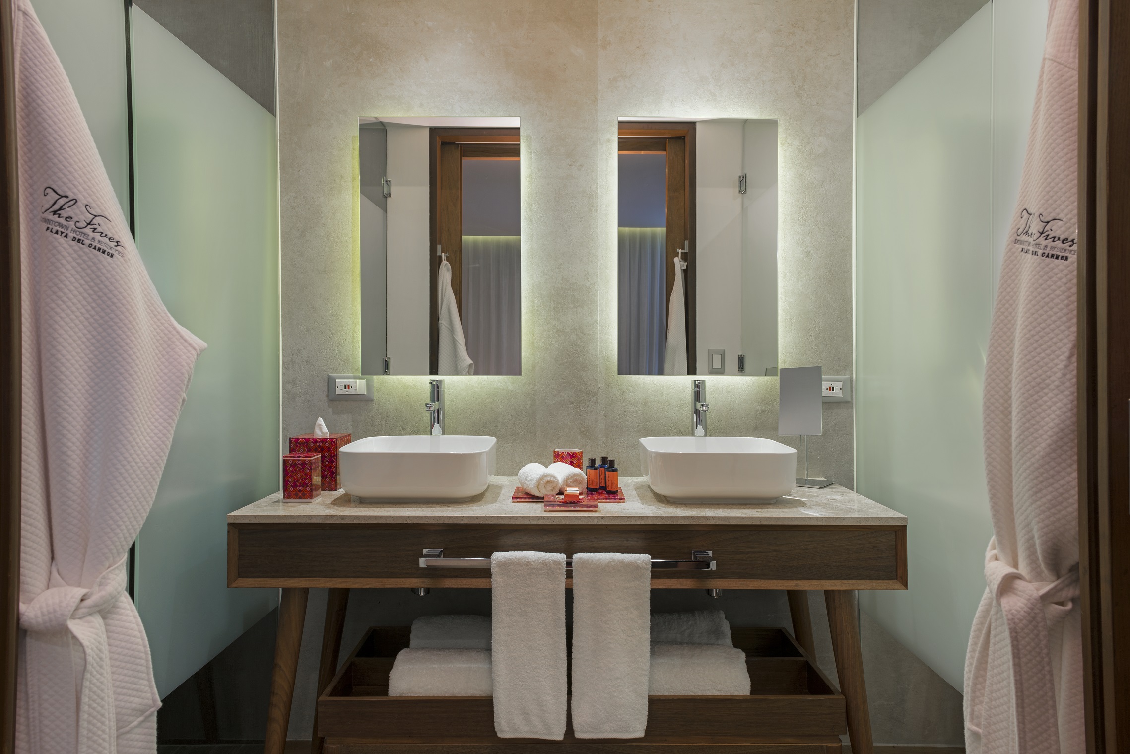 Double Deluxe King Bed