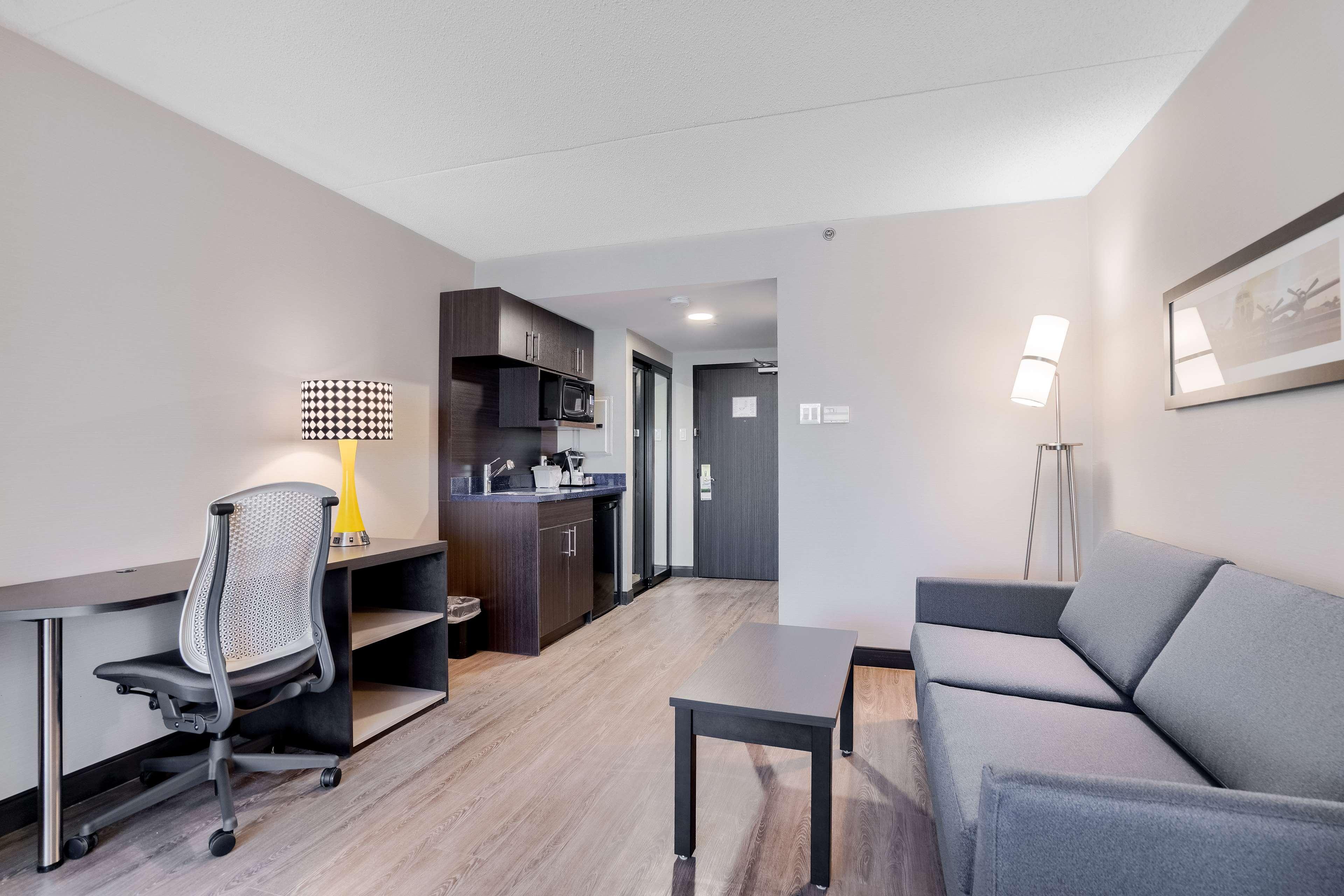 Suite with Kitchenette