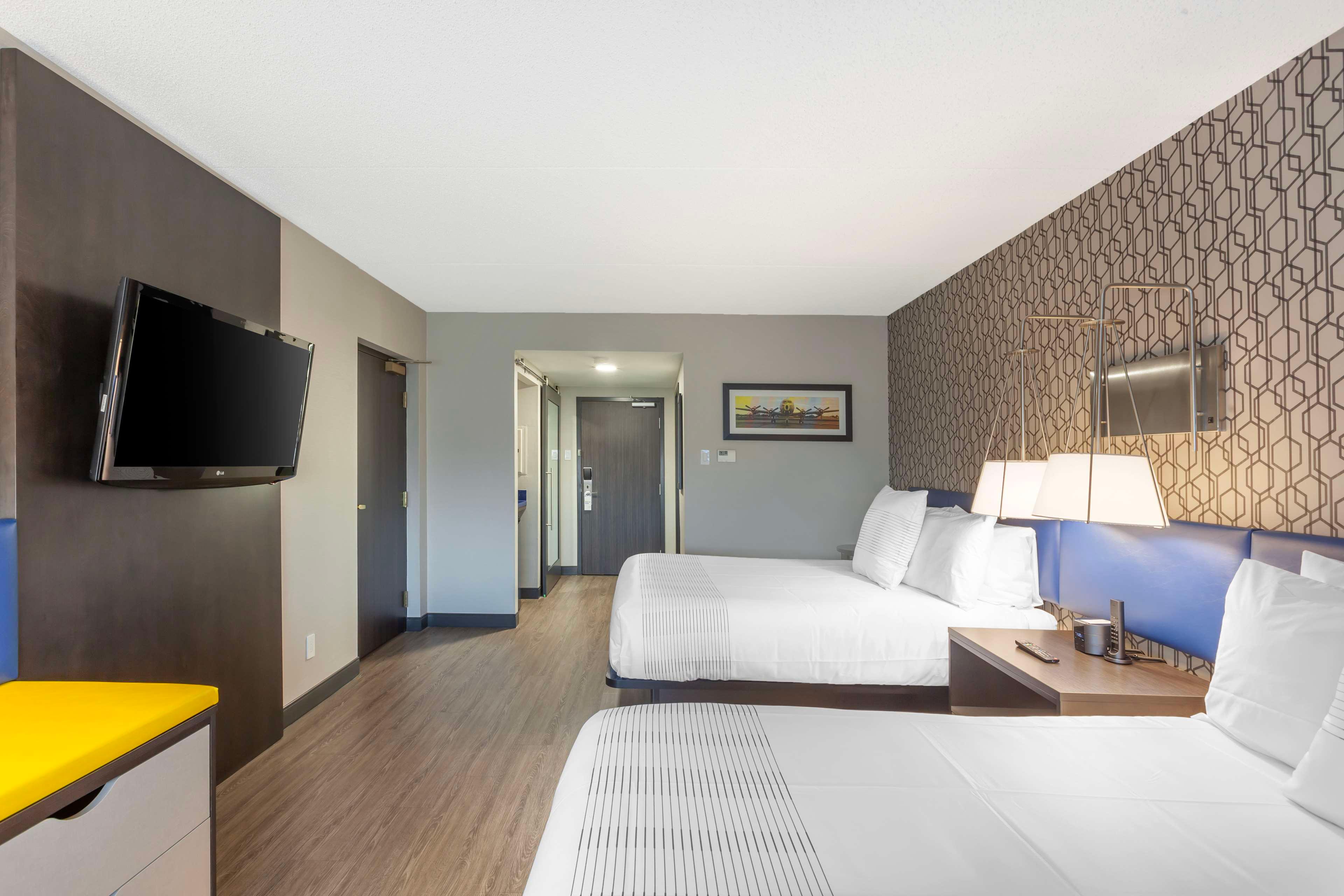 Suite with Kitchenette