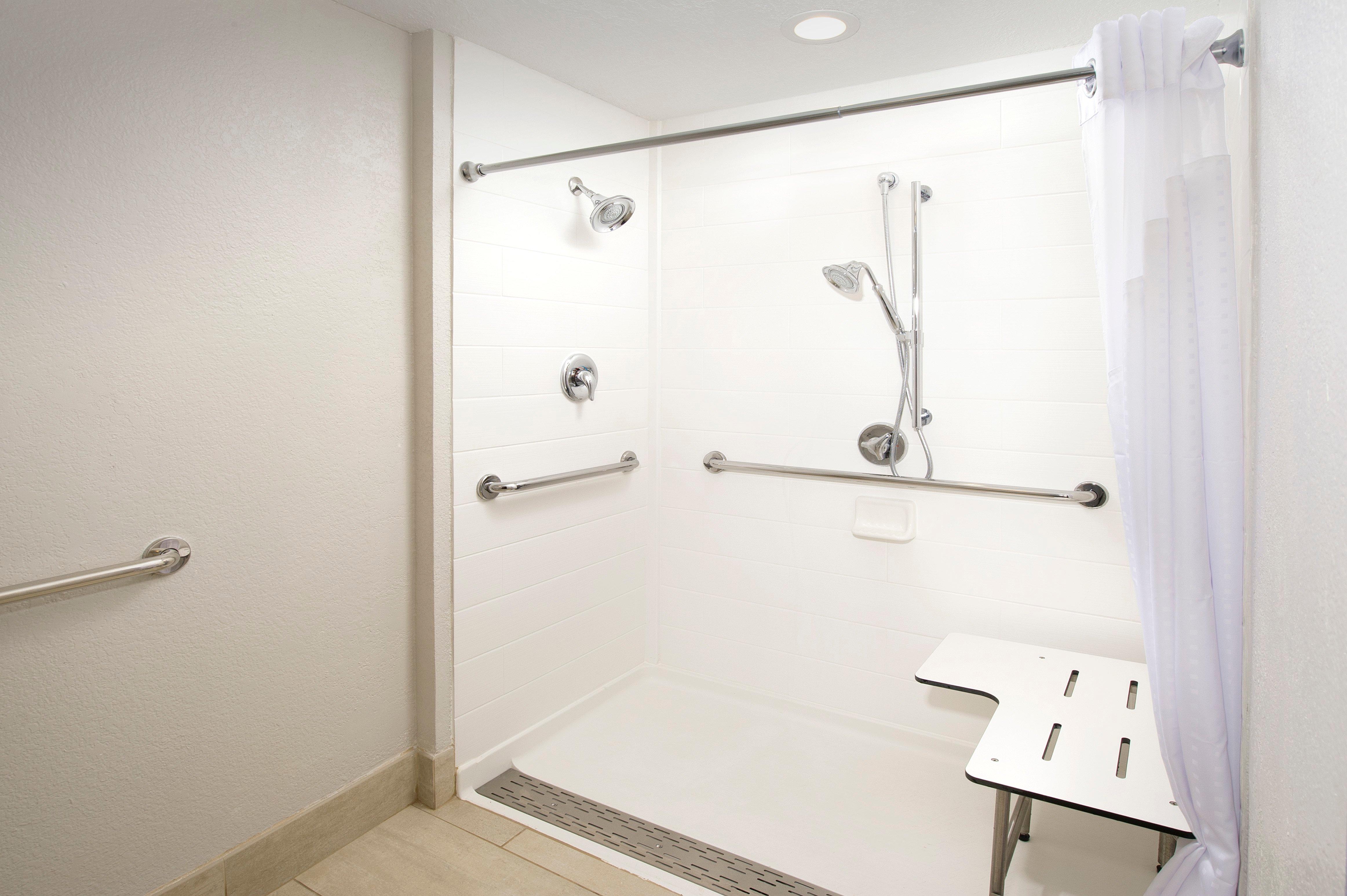 Suite Accessible King Size Bed