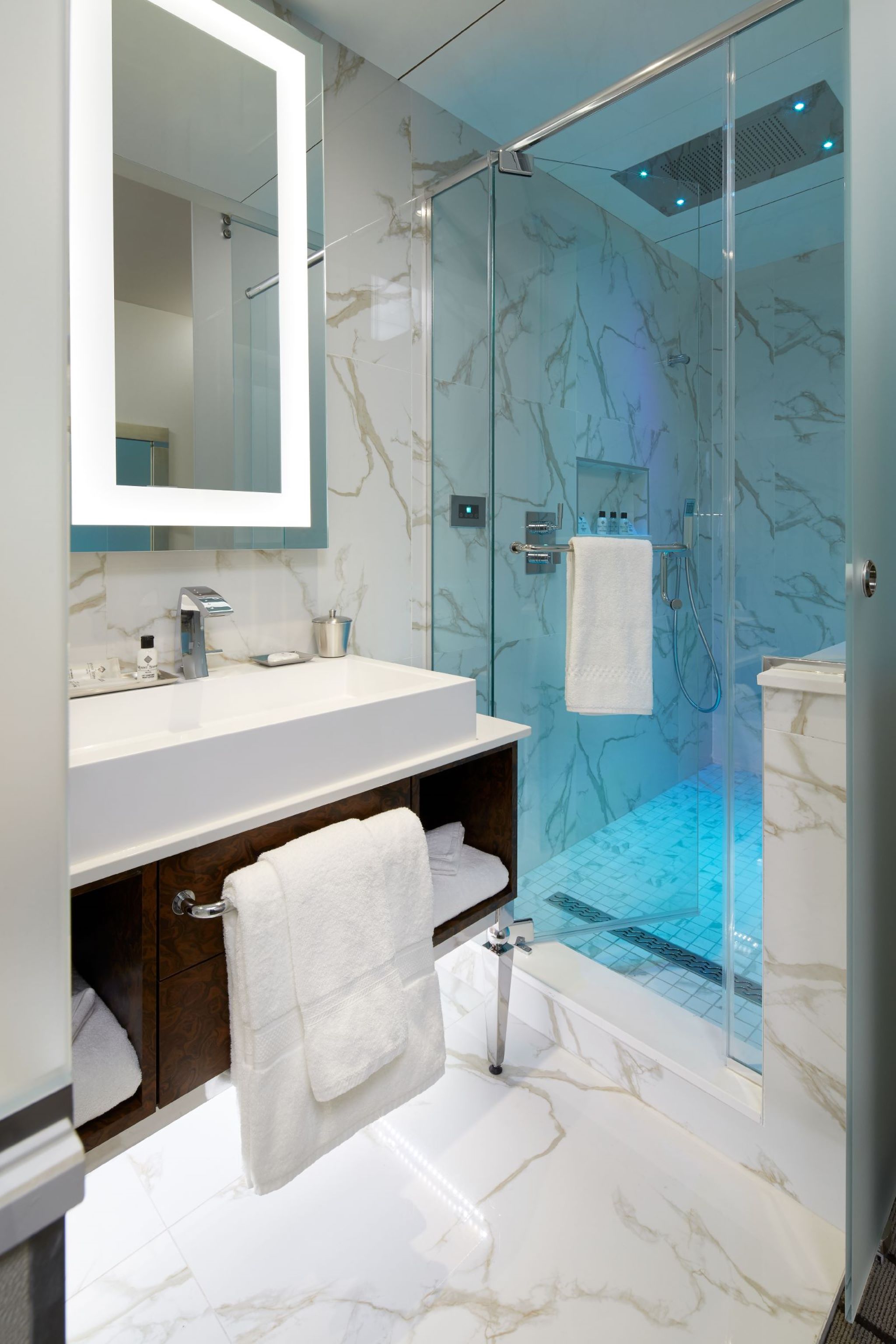 Double Deluxe King Bed