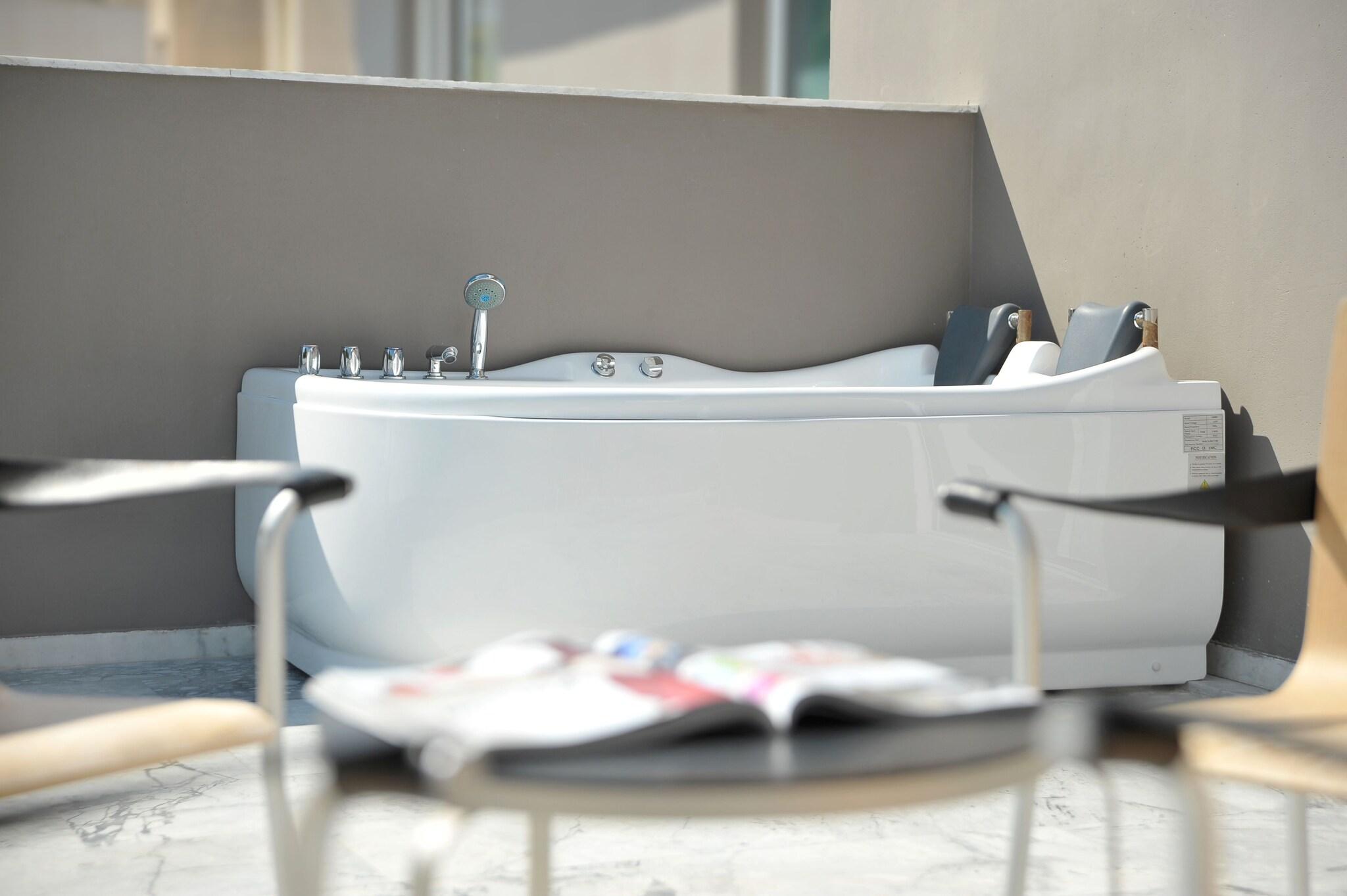 Family Room Garden View King Bed