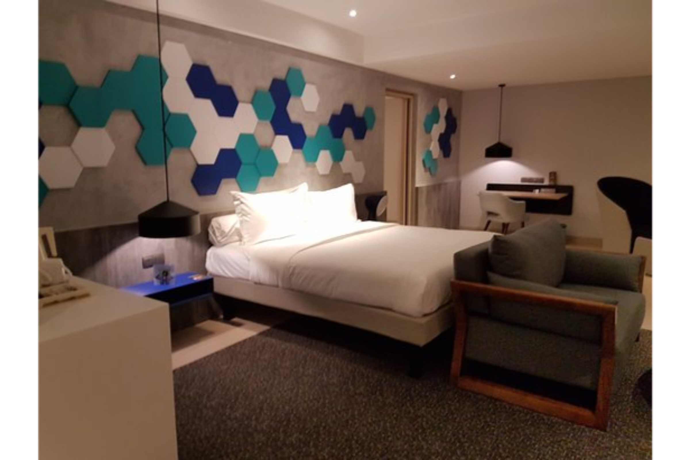 Junior Suite Queen Size Bed