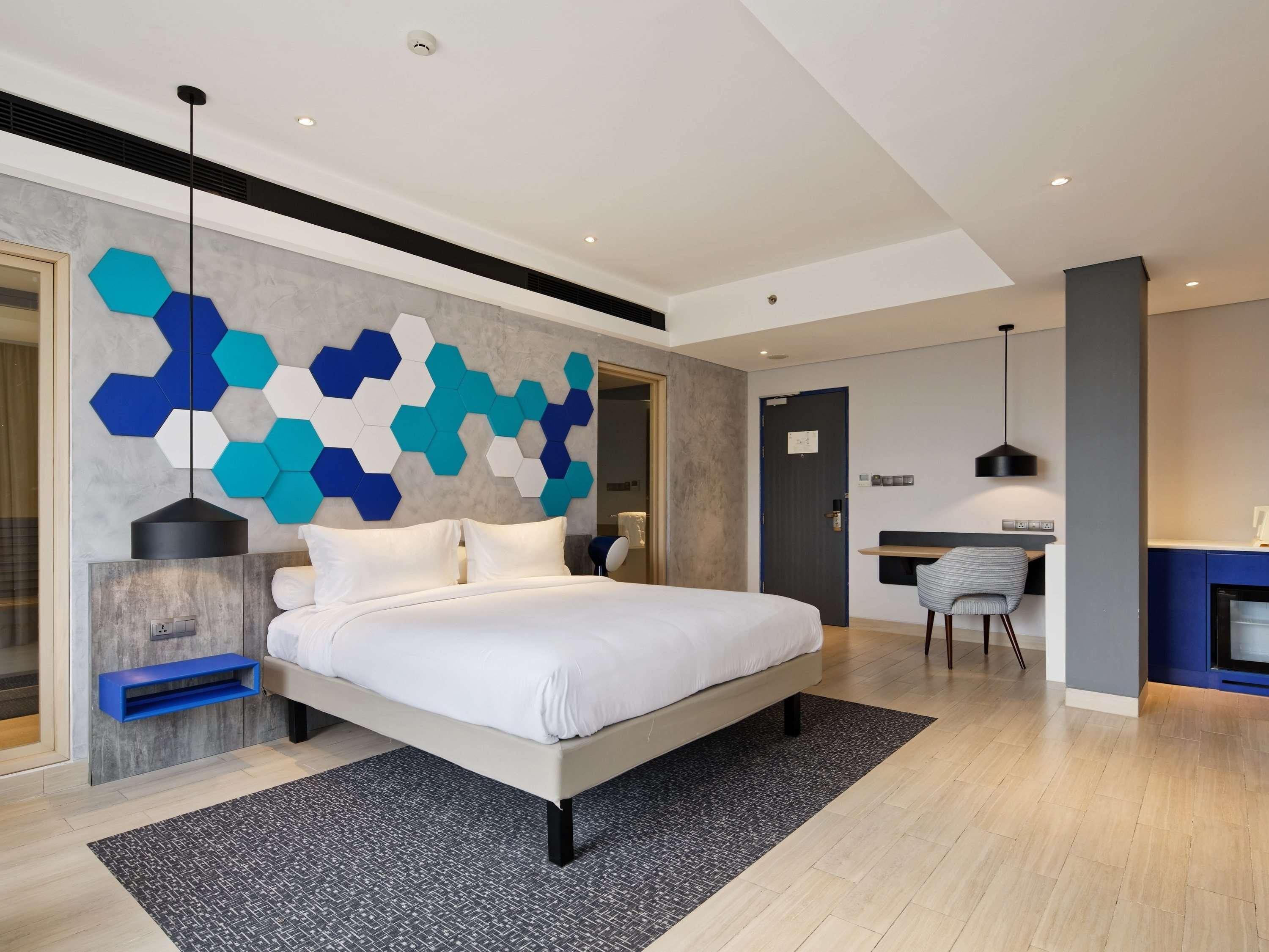 Junior Suite Queen Size Bed