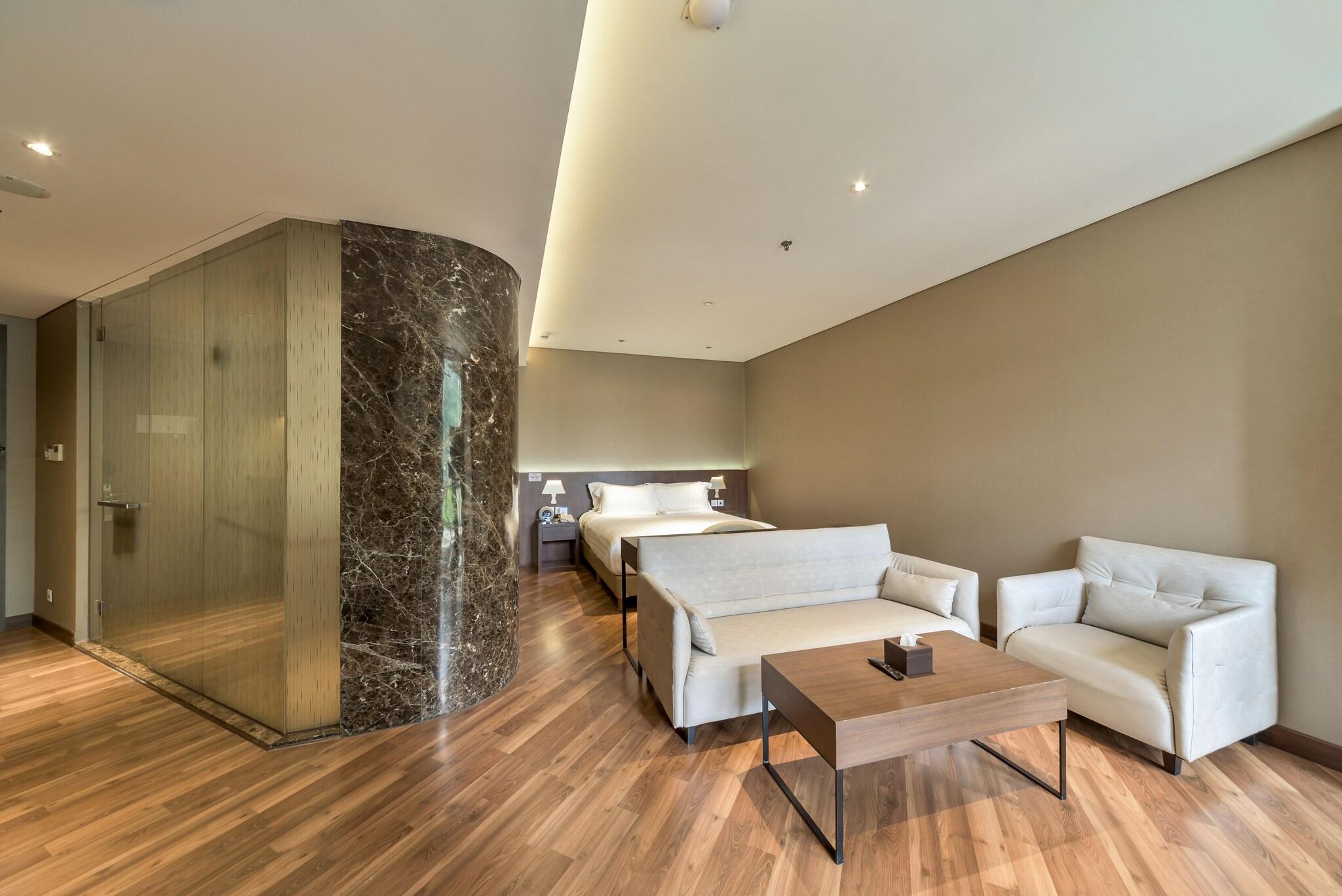 Double Queen Size Bed