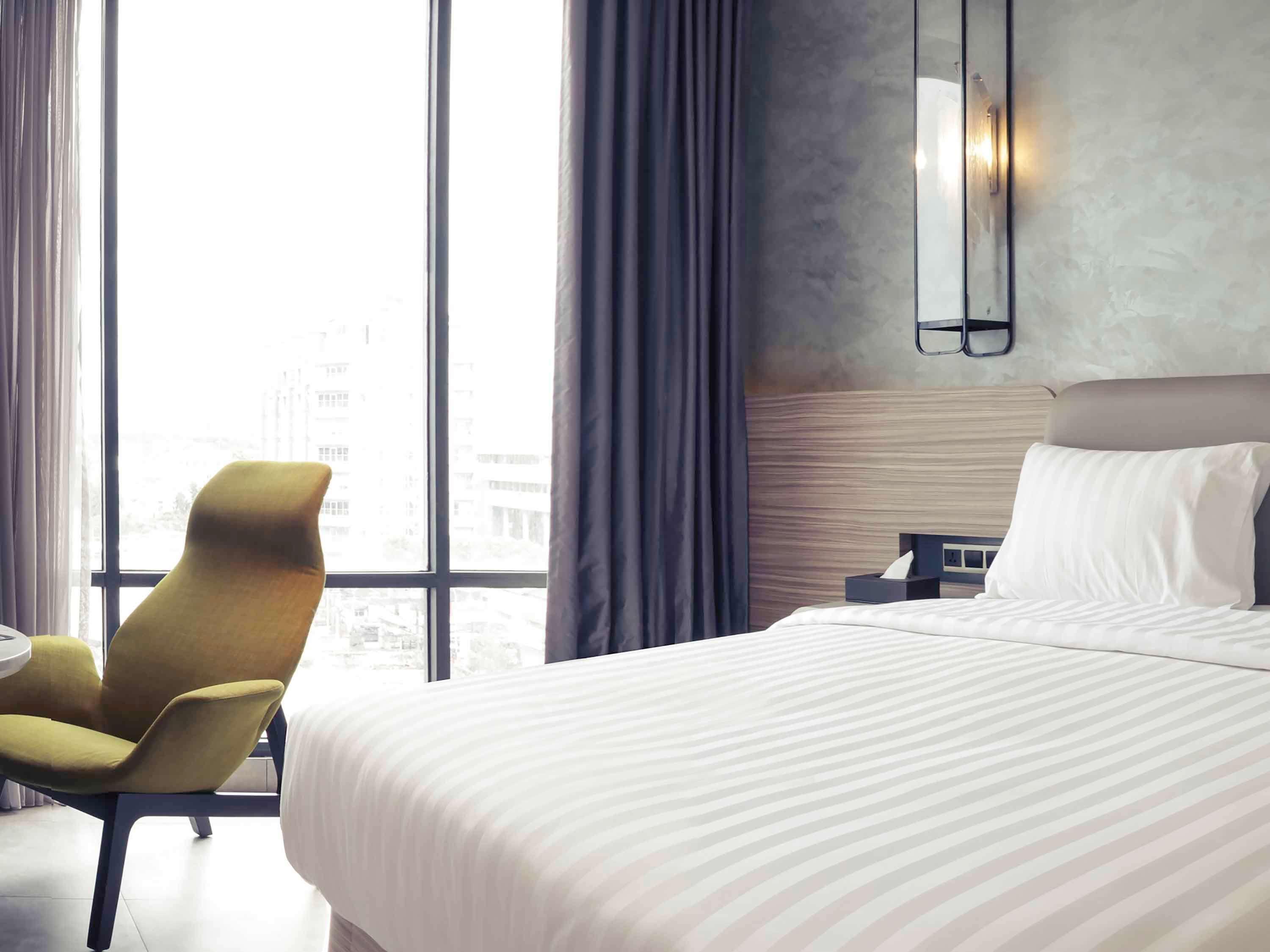 Double Classic Queen Bed