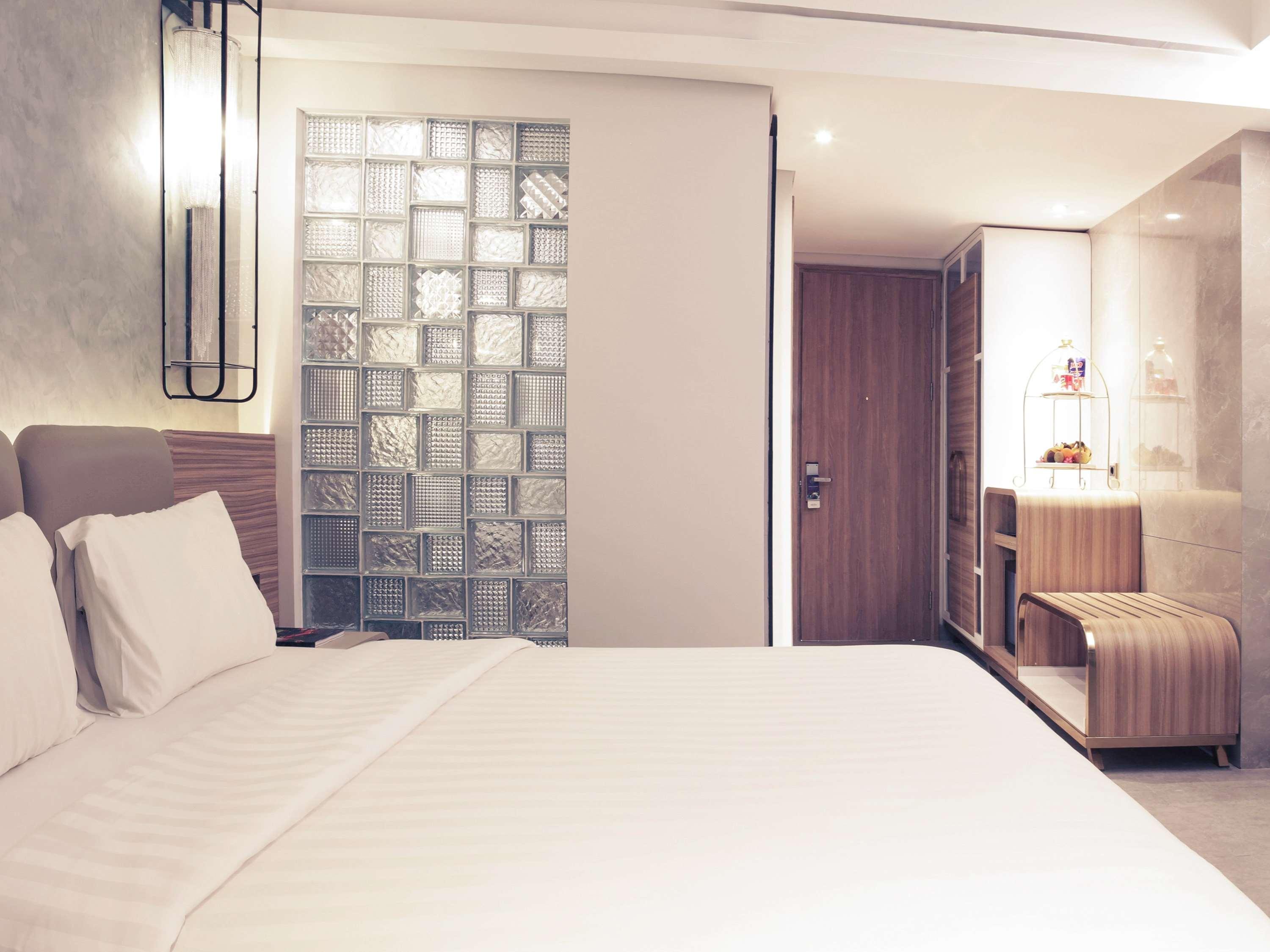 Double Classic Queen Bed