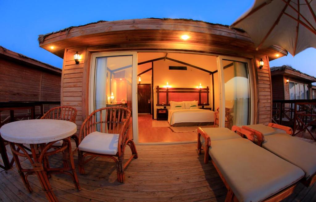 Bungalow Beach Front