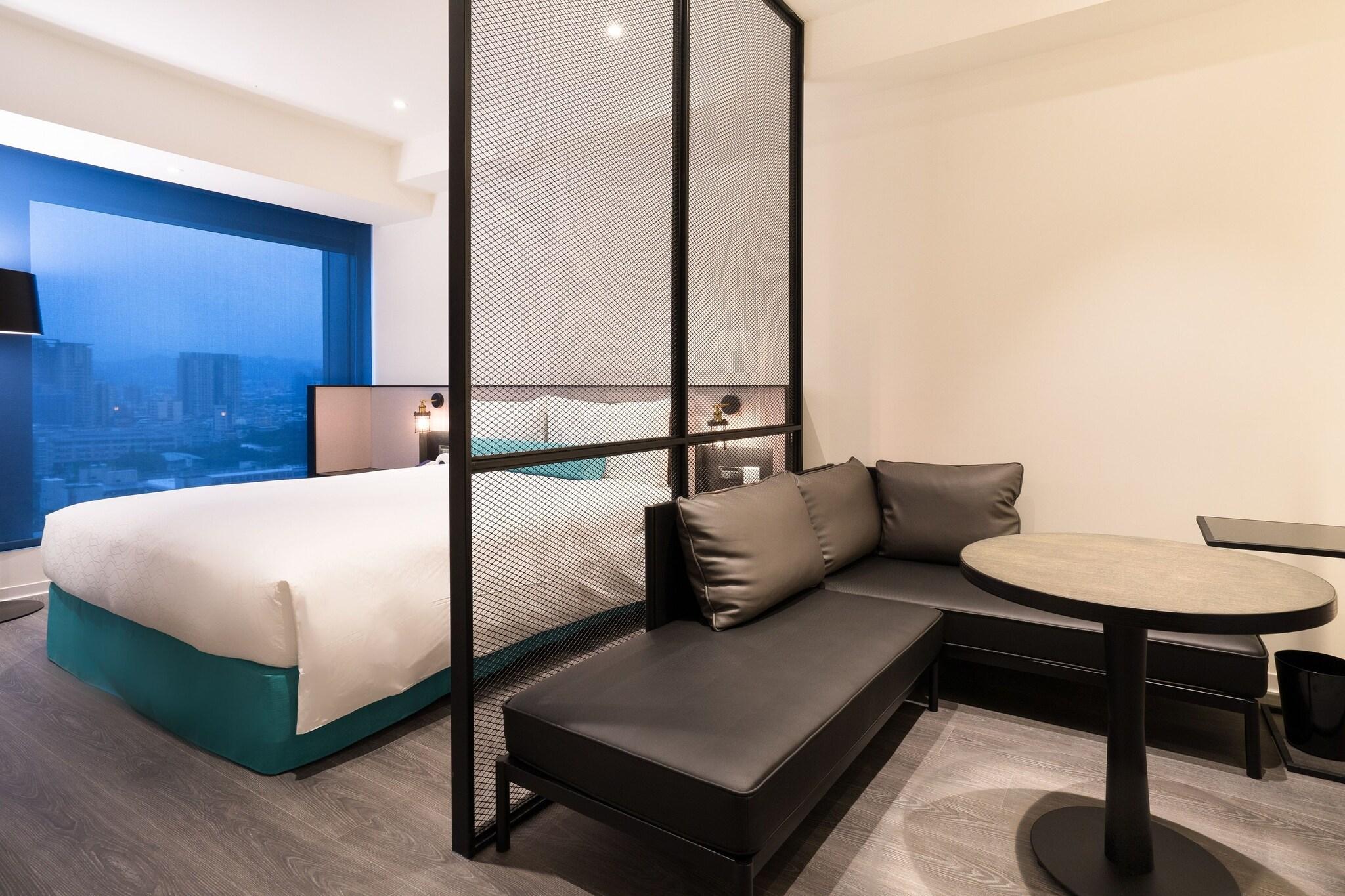 Junior Suite Queen Size Bed