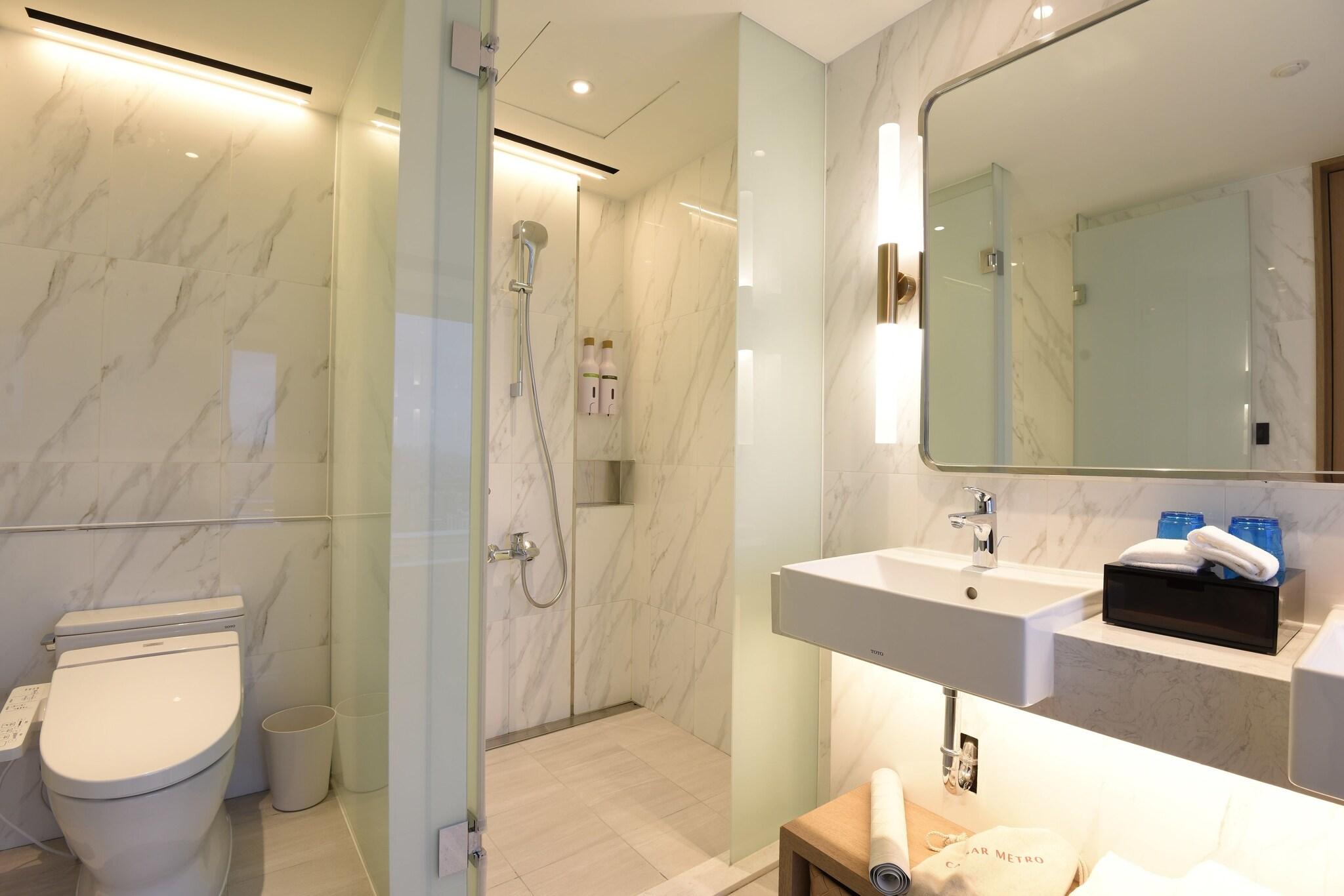 Junior Suite Queen Size Bed