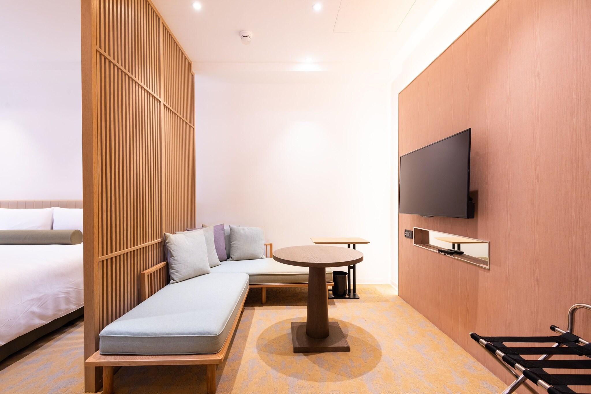 Junior Suite Queen Size Bed