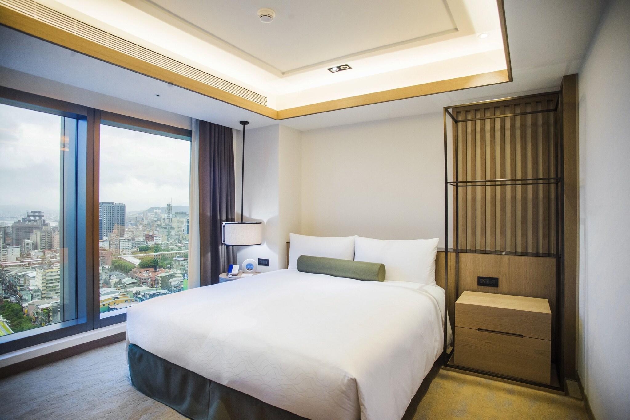 Suite Deluxe Queen Bed