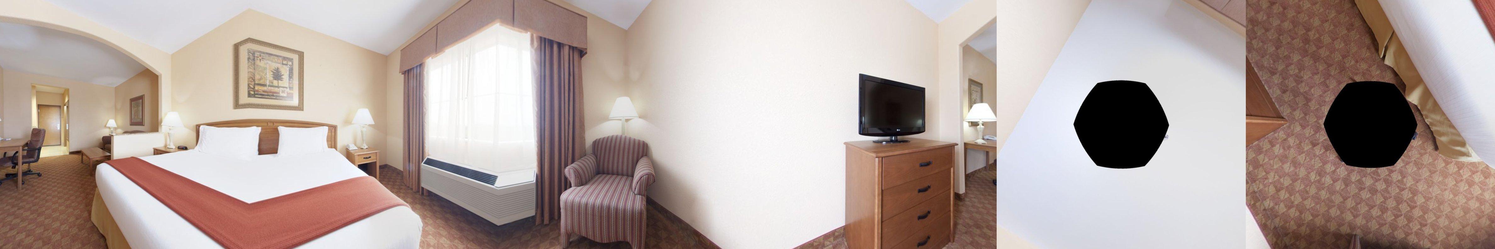 Suite Accessible King Size Bed