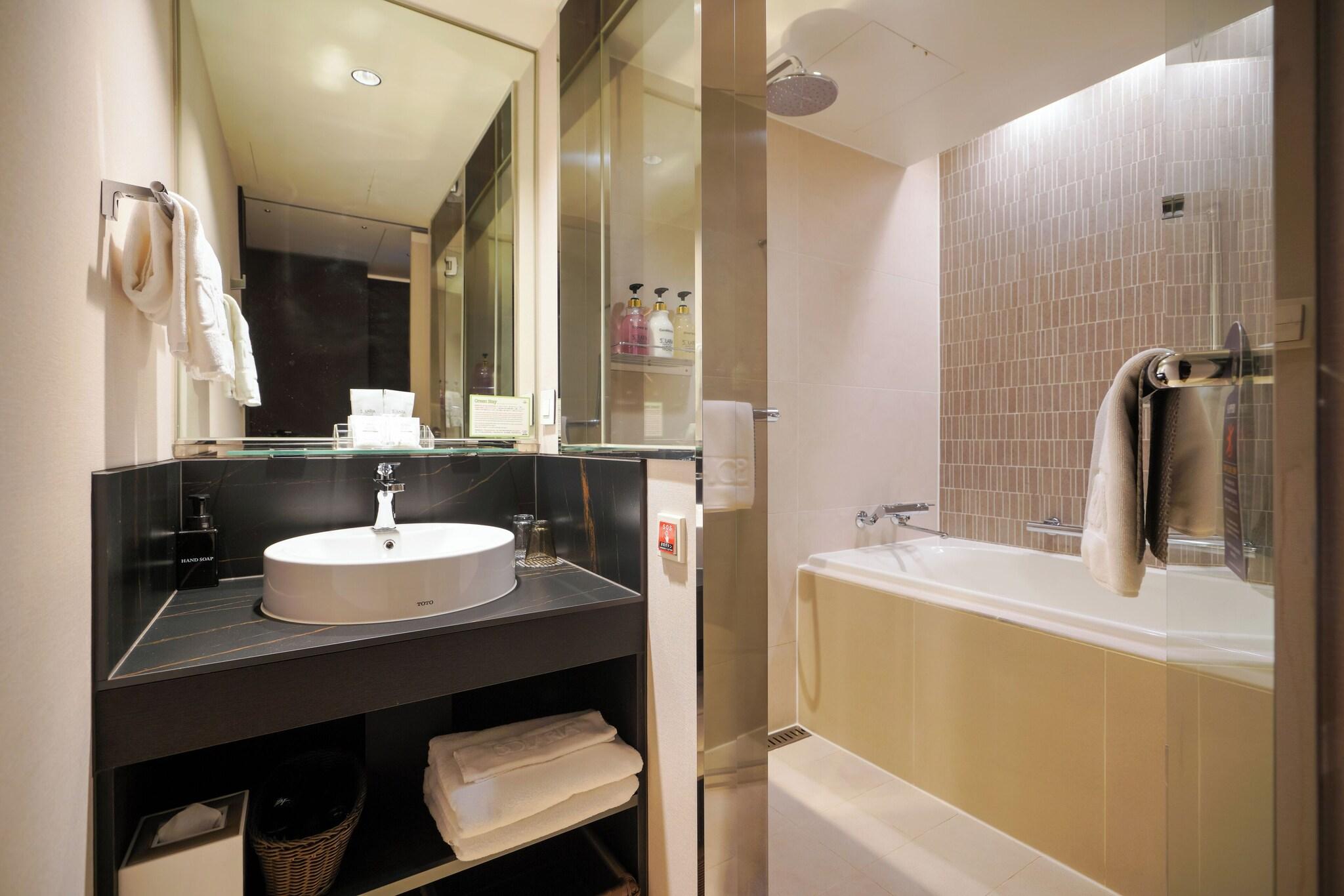 Double Executive Queen Bed