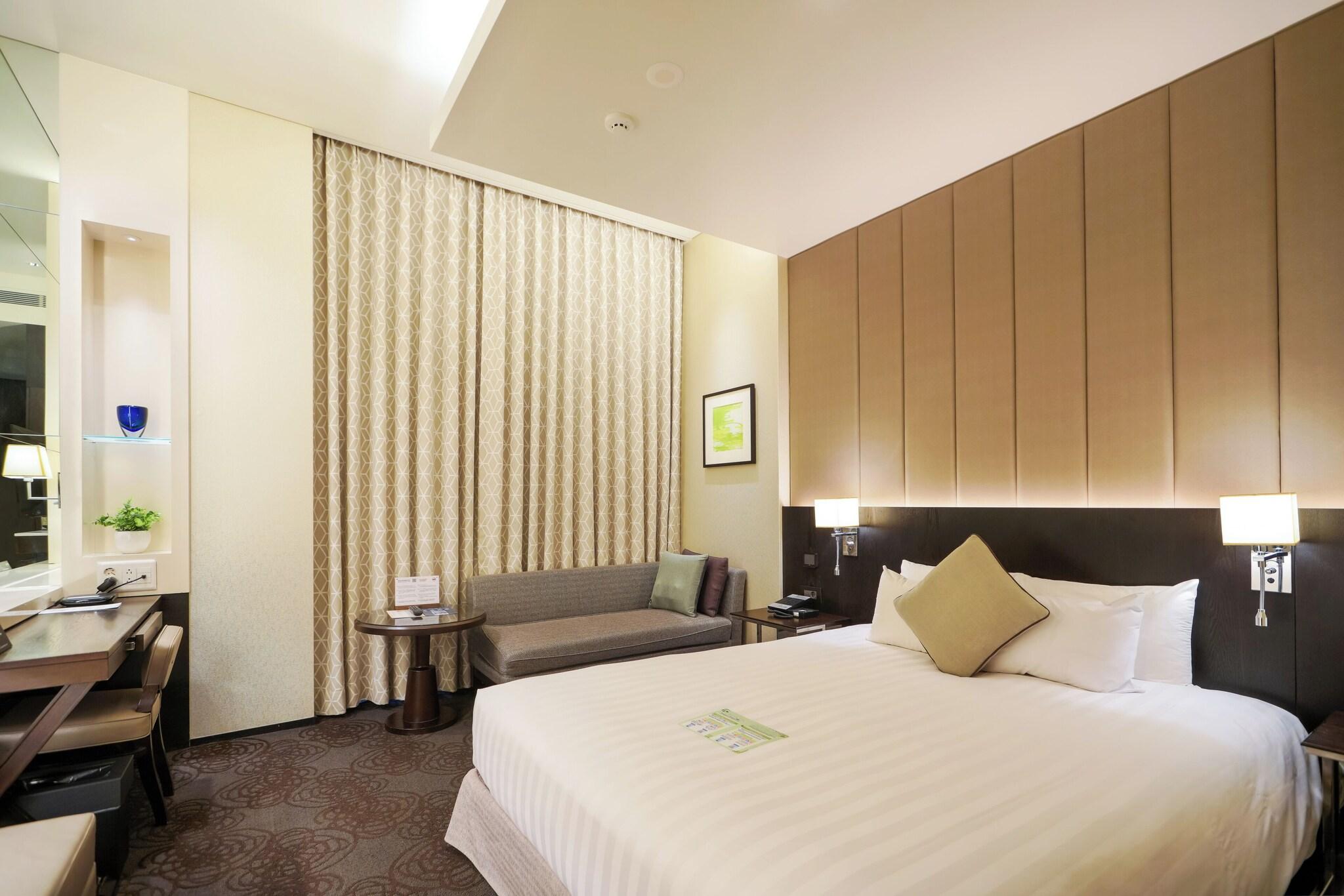 Double Executive Queen Bed