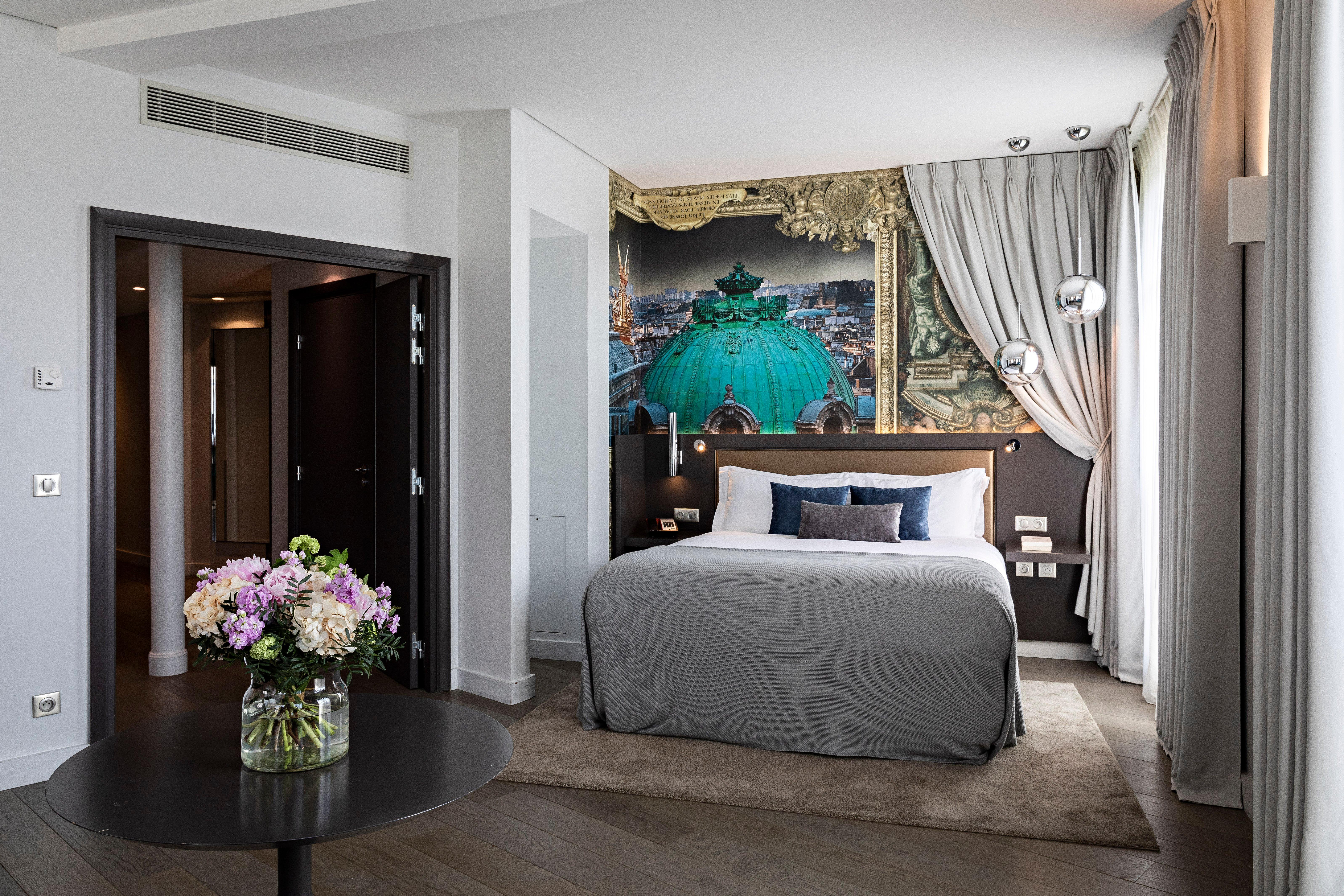 Suite Queen Size Bed