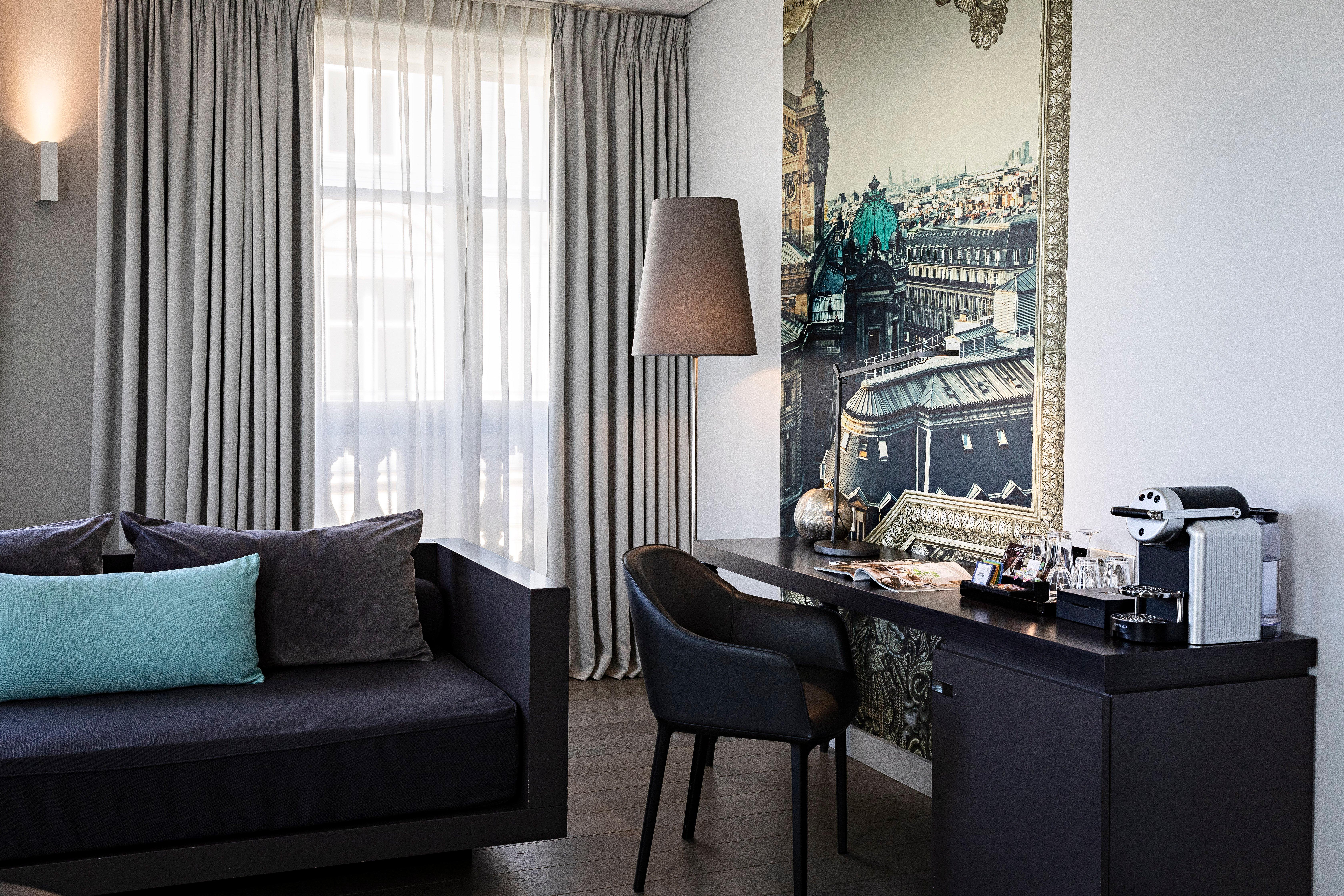 Suite Queen Size Bed