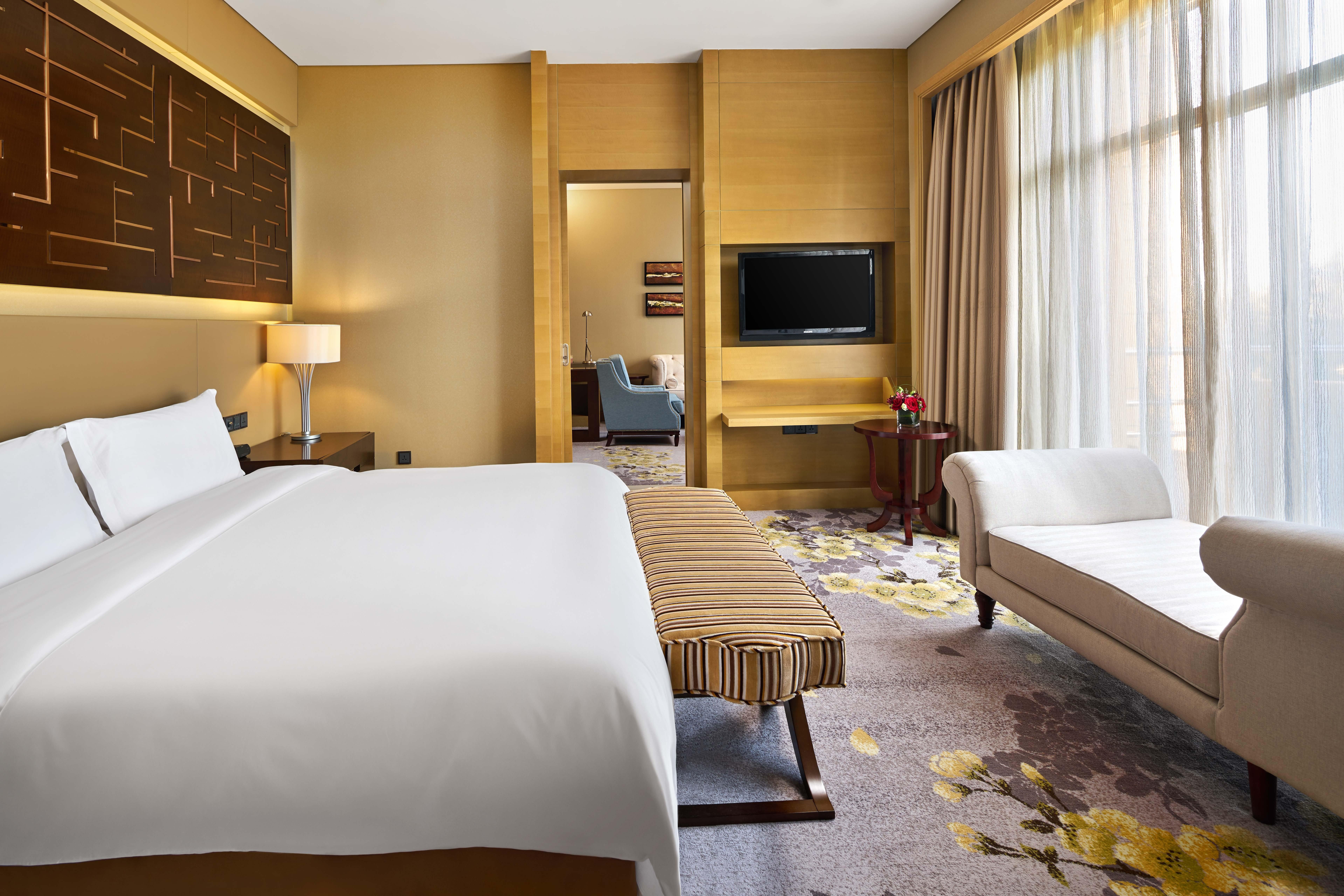 Suite Business King Bed