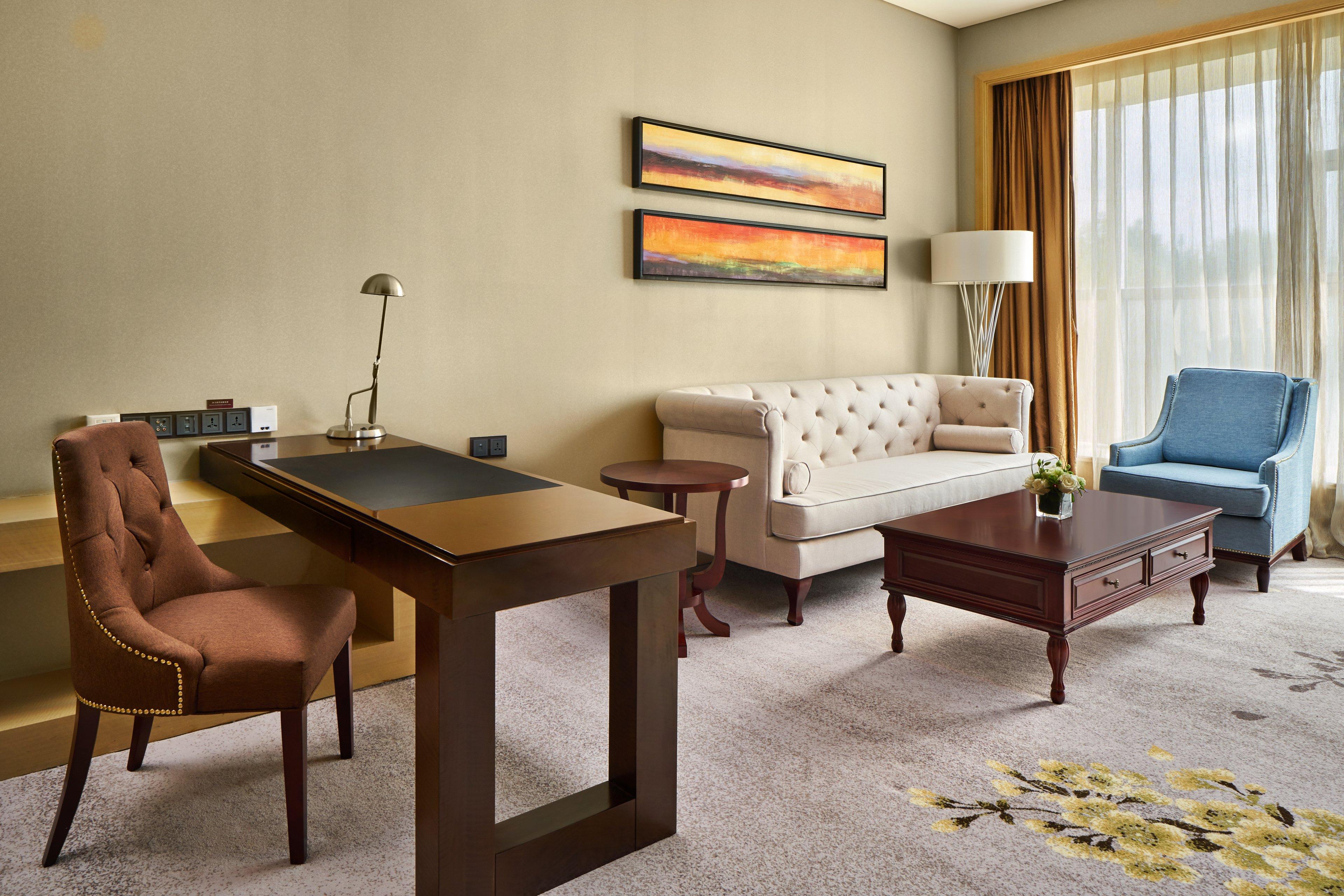 Suite Business King Bed