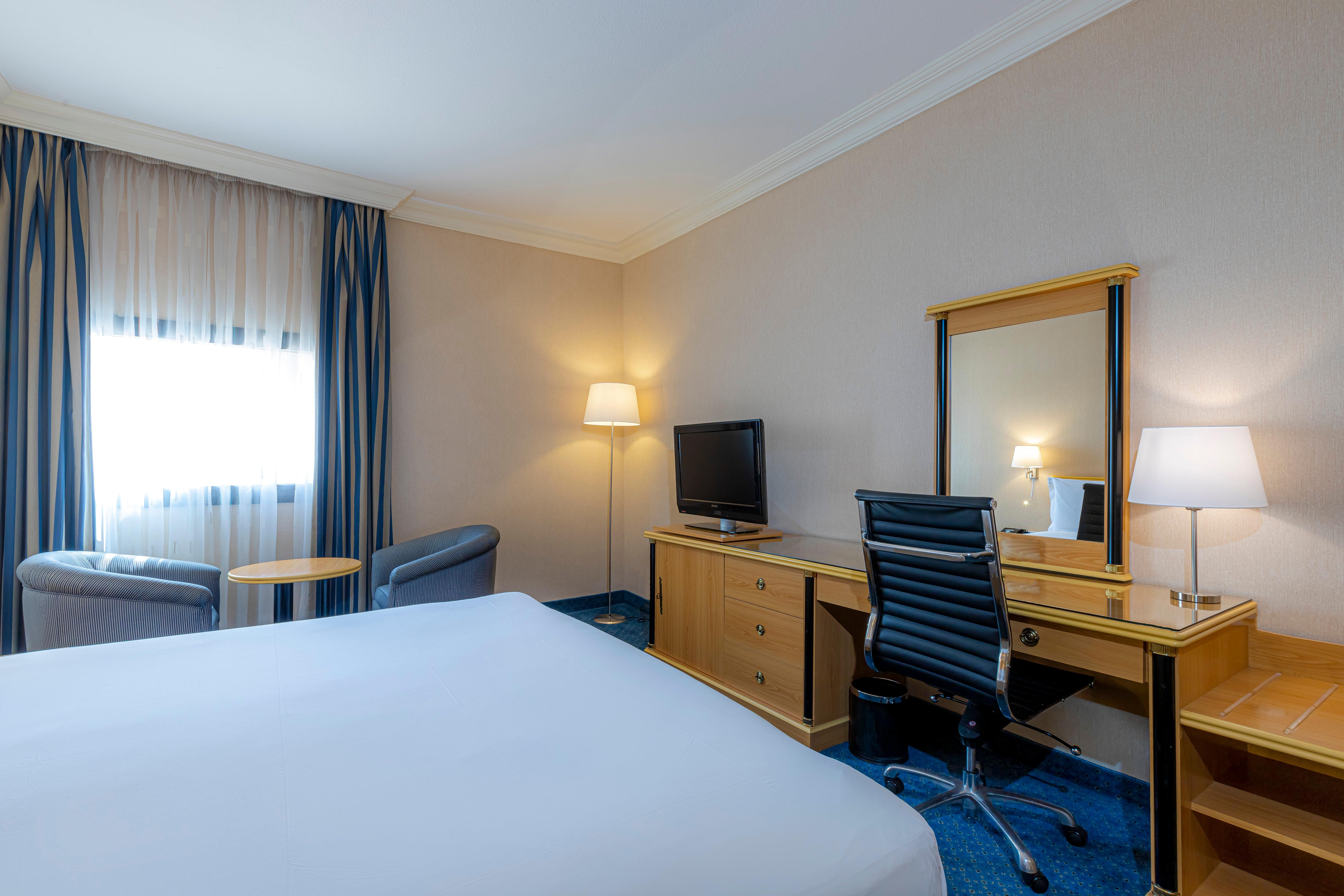 Double Garden View King Bed