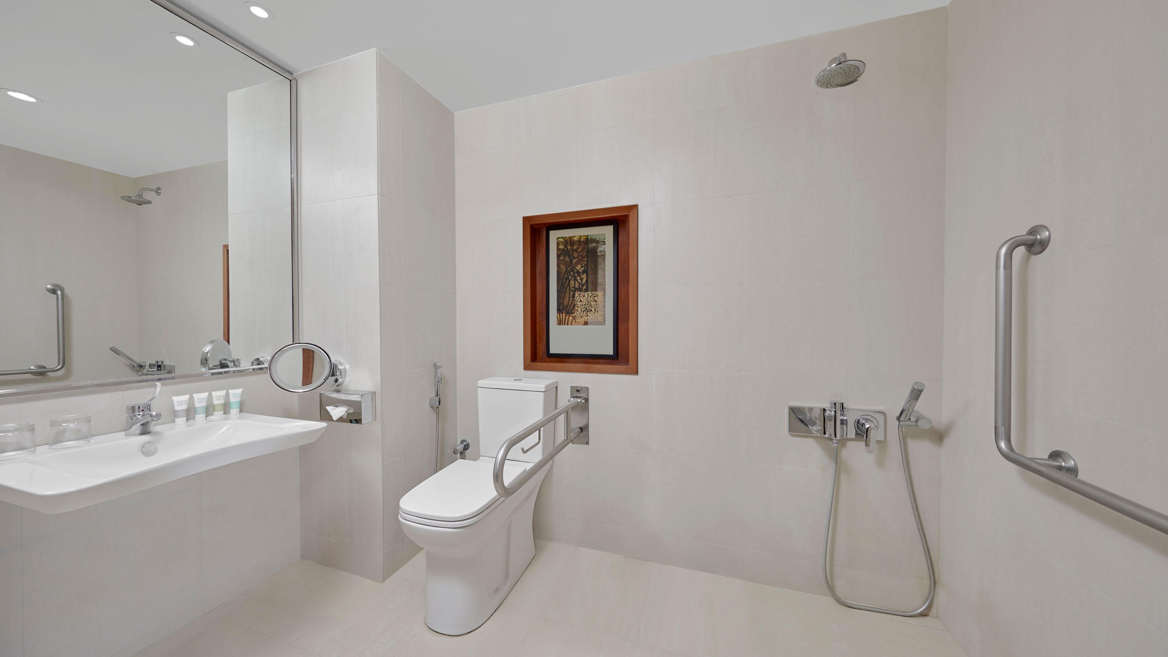 Suite Accessible King Size Bed