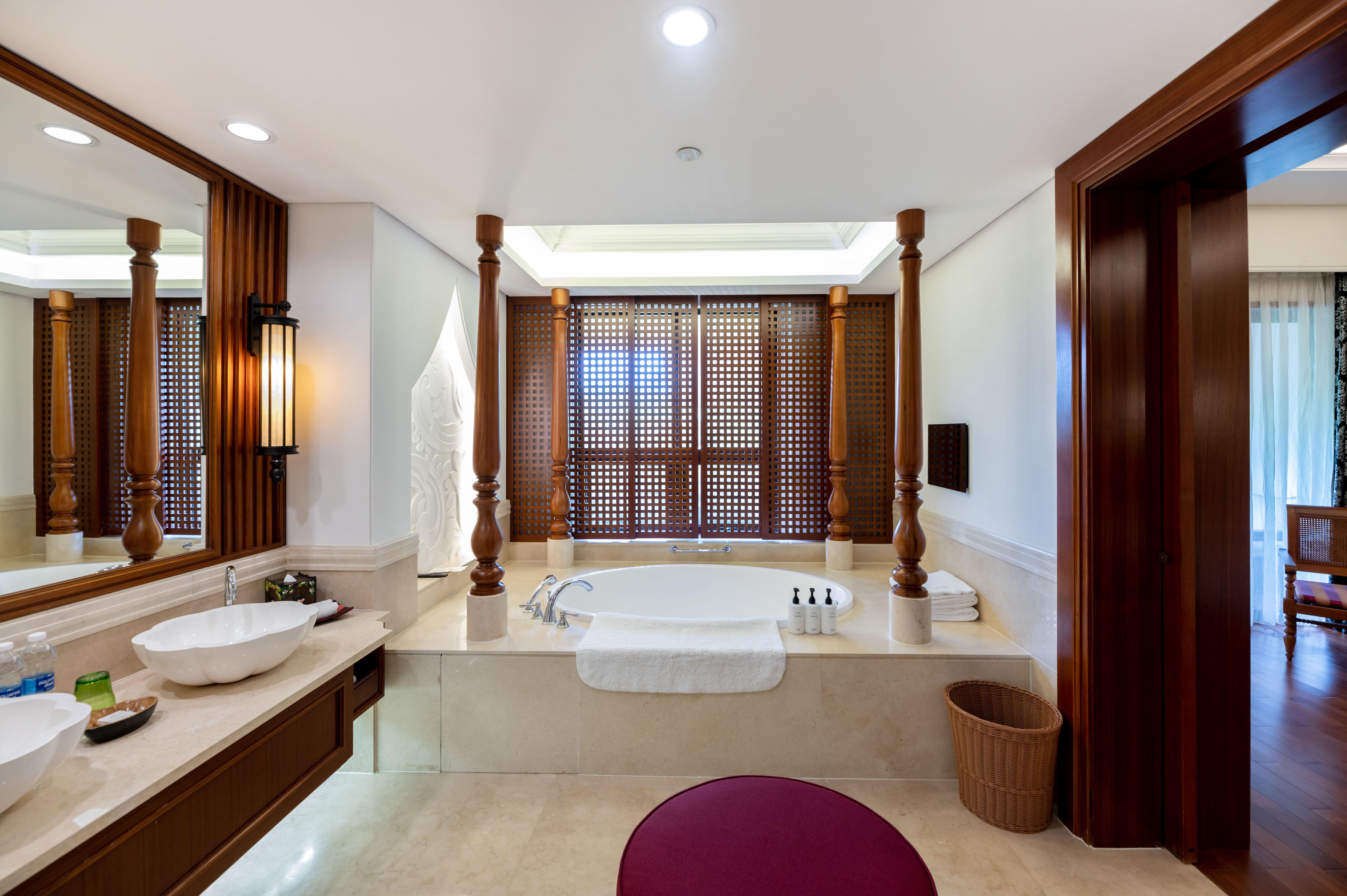 Suite Deluxe King Bed