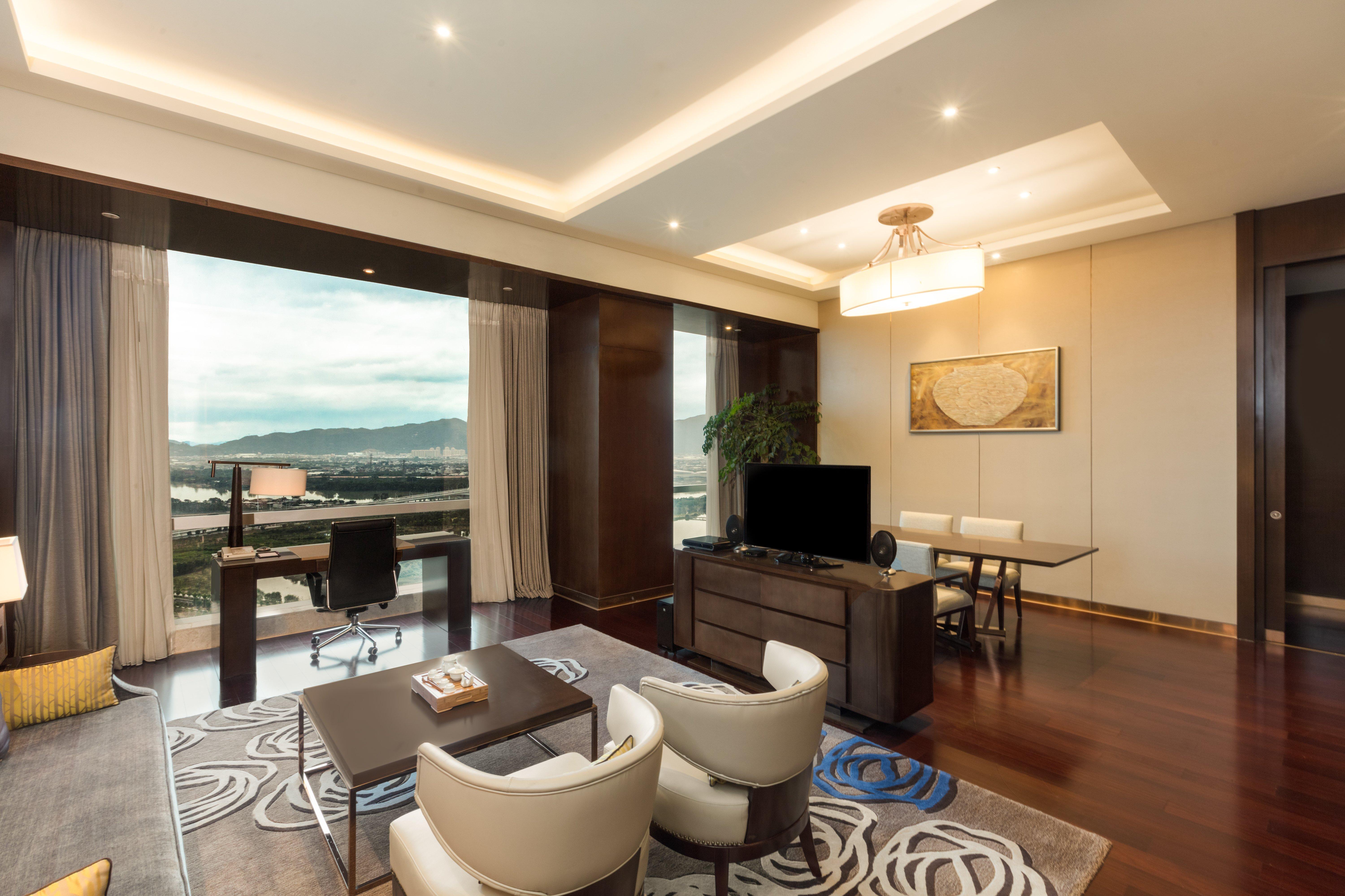 Suite Deluxe King Bed