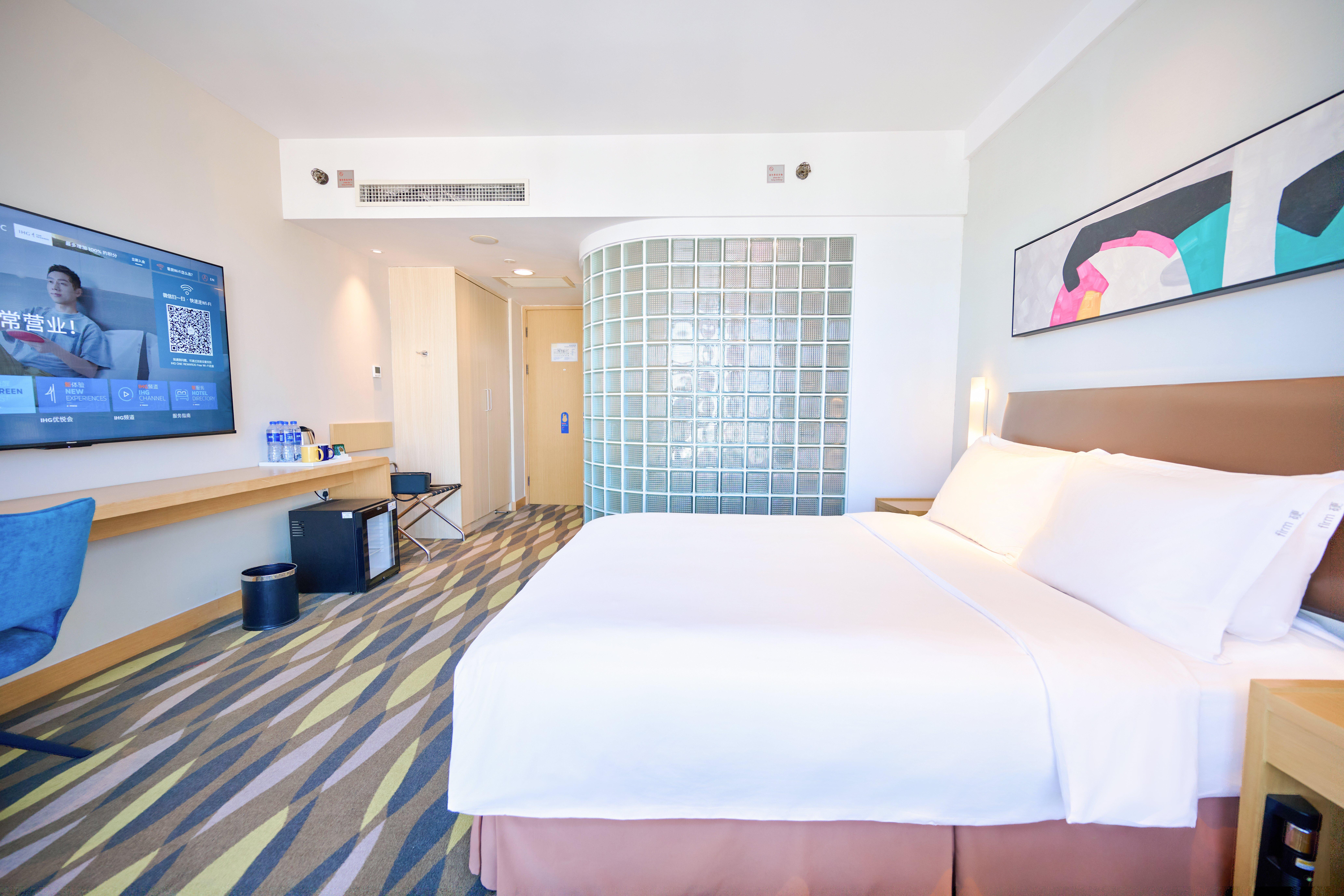 Double Queen Size Bed