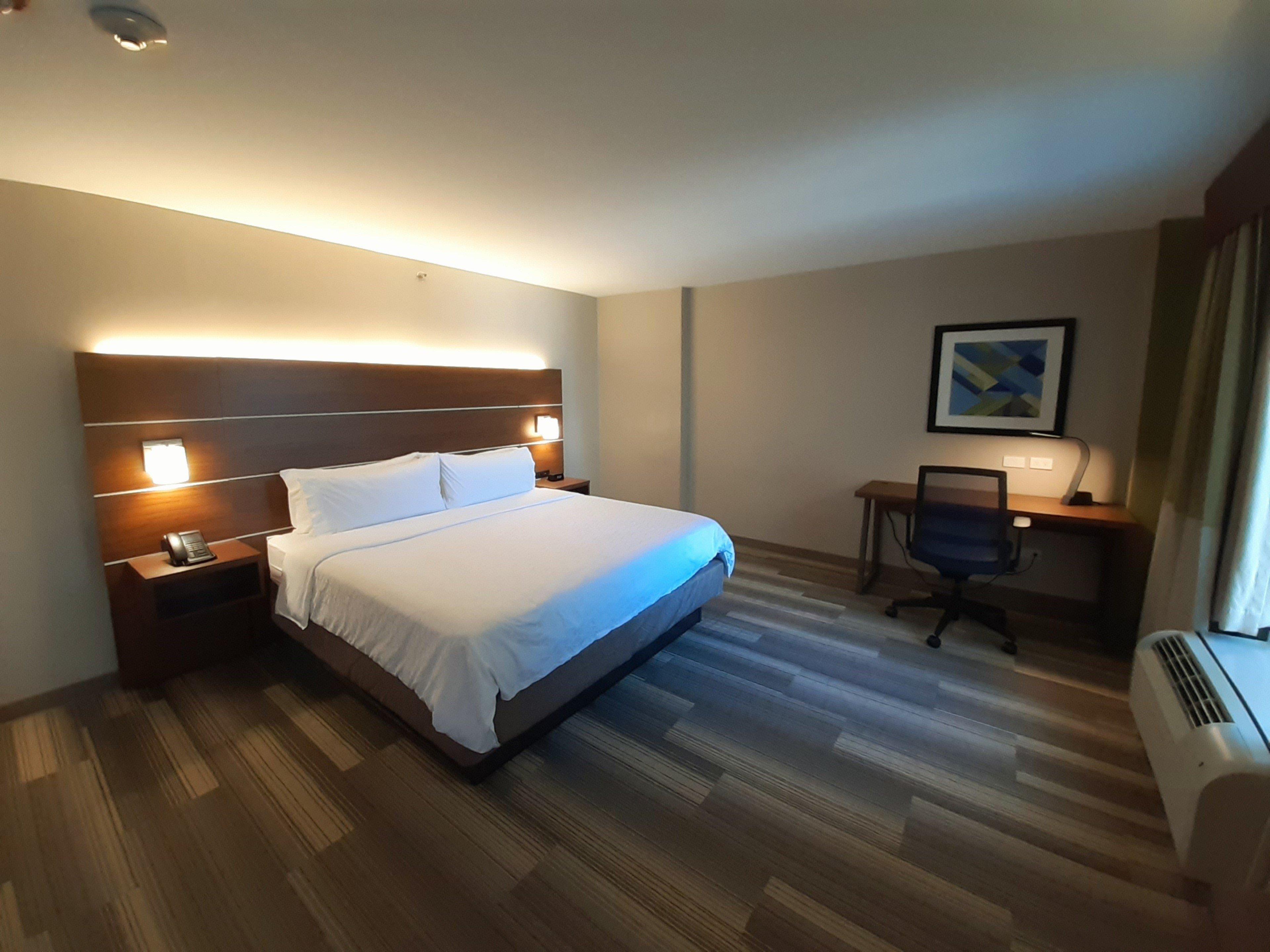 Suite Accessible King Size Bed