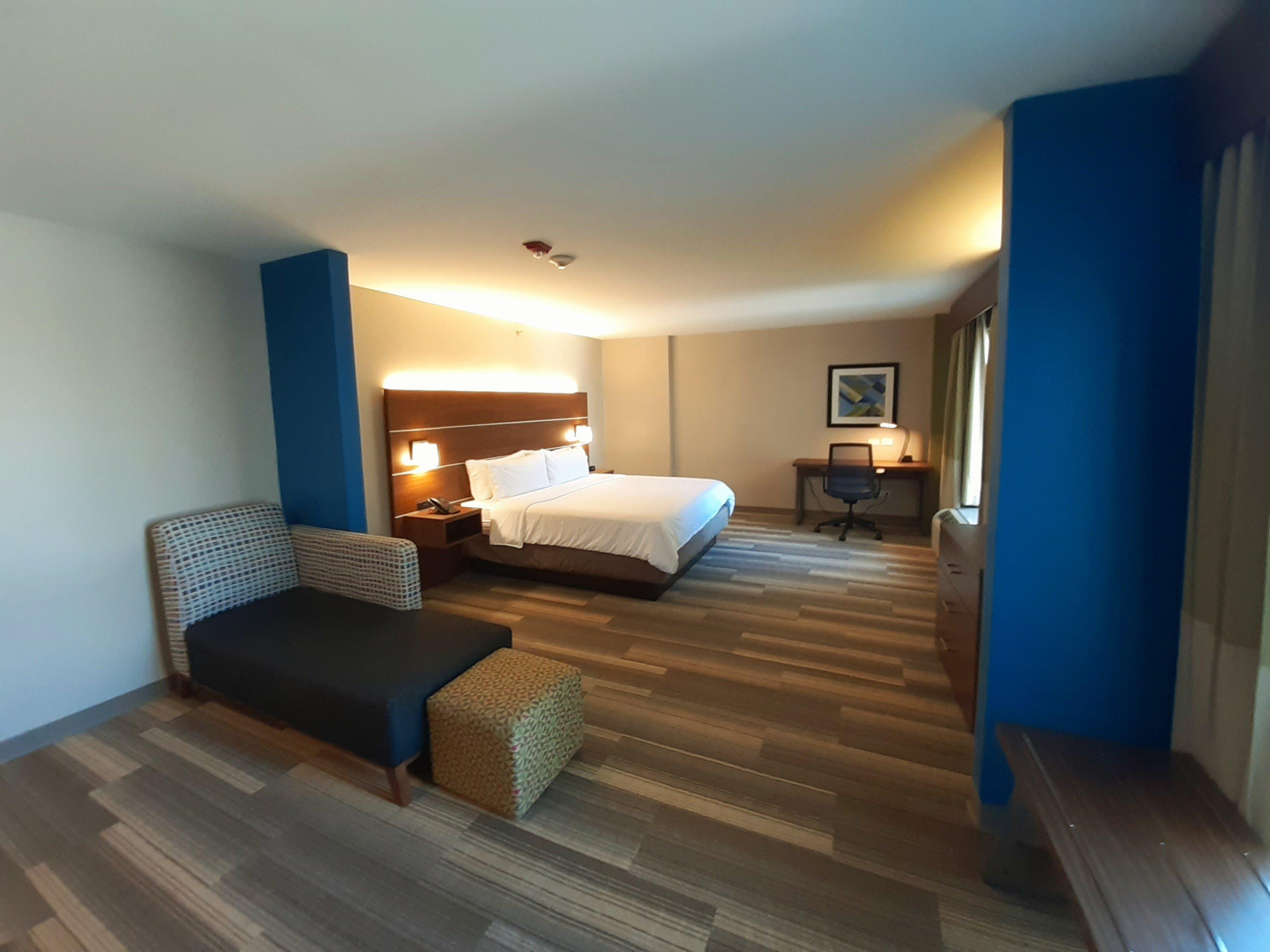 Suite Accessible King Size Bed