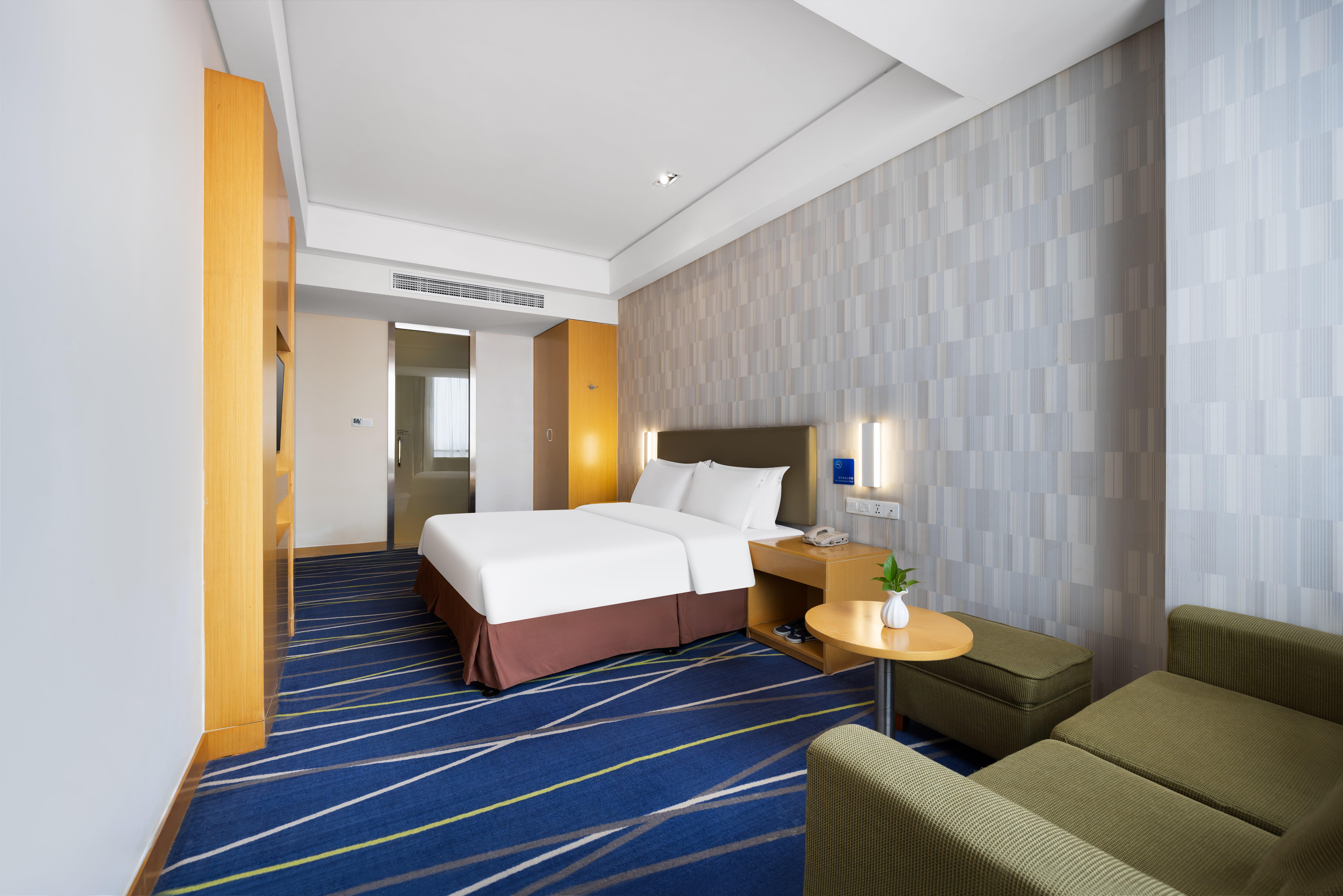 Suite King Bed Smoking