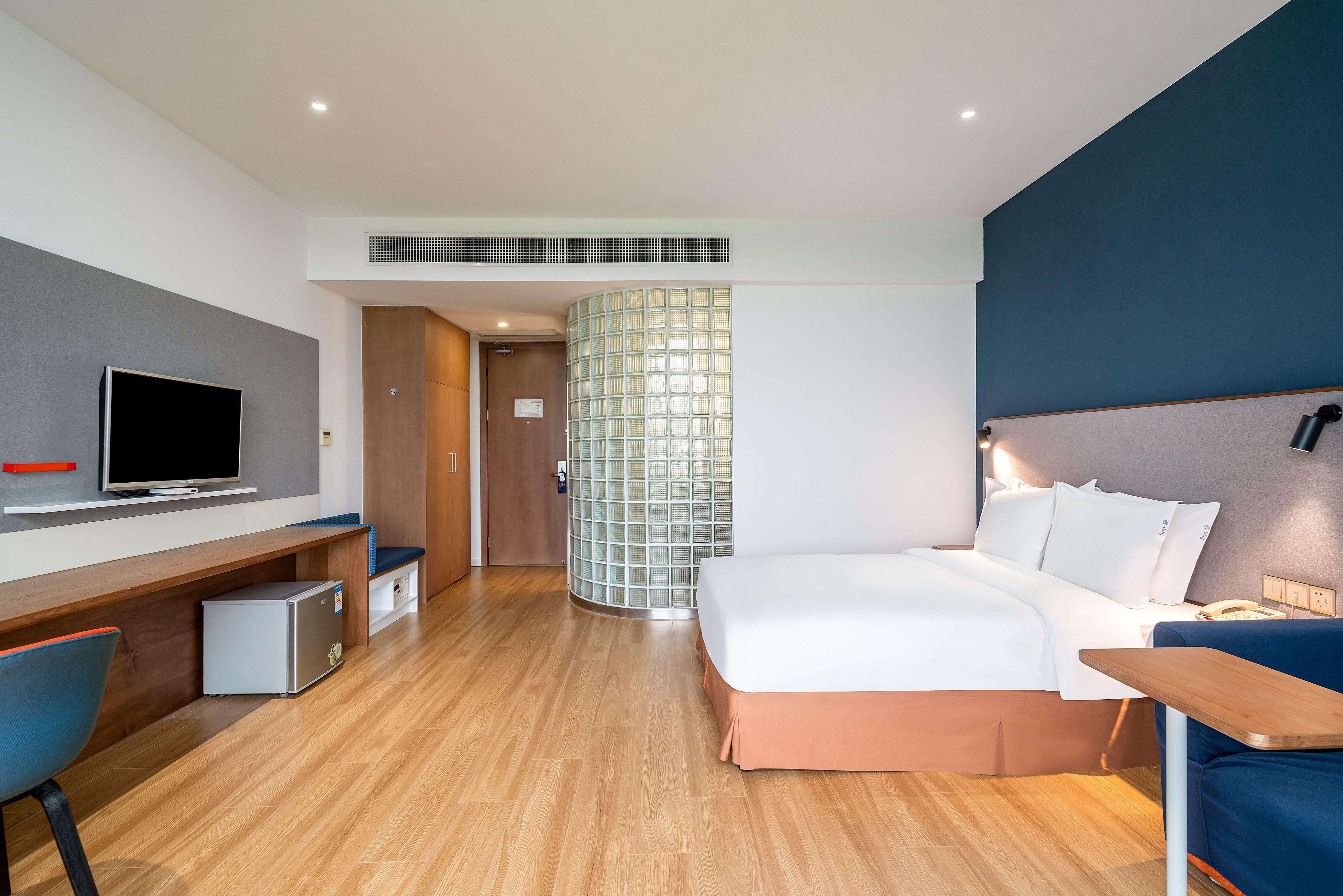 Double Queen Size Bed