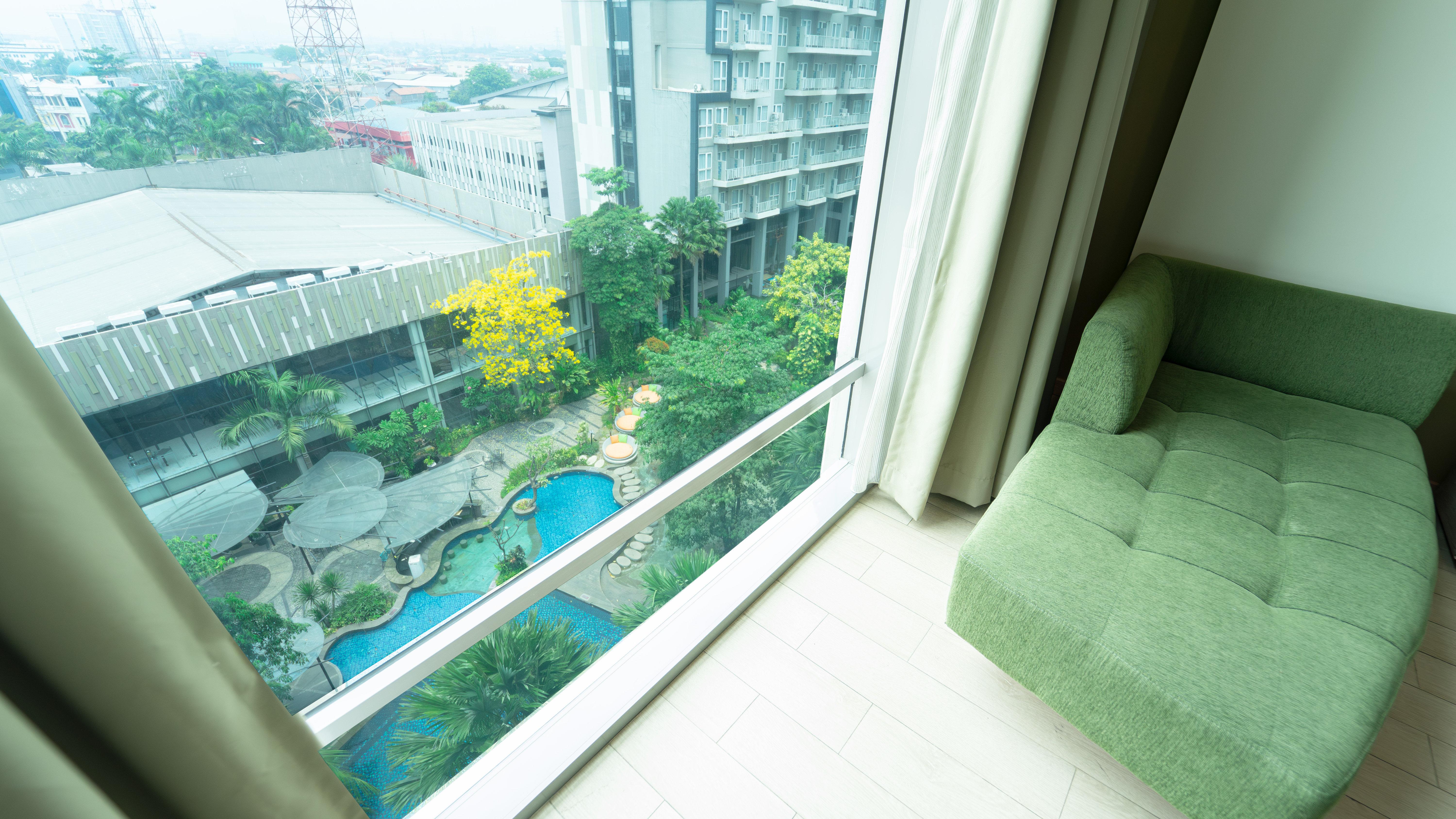 Double Pool View King Bed