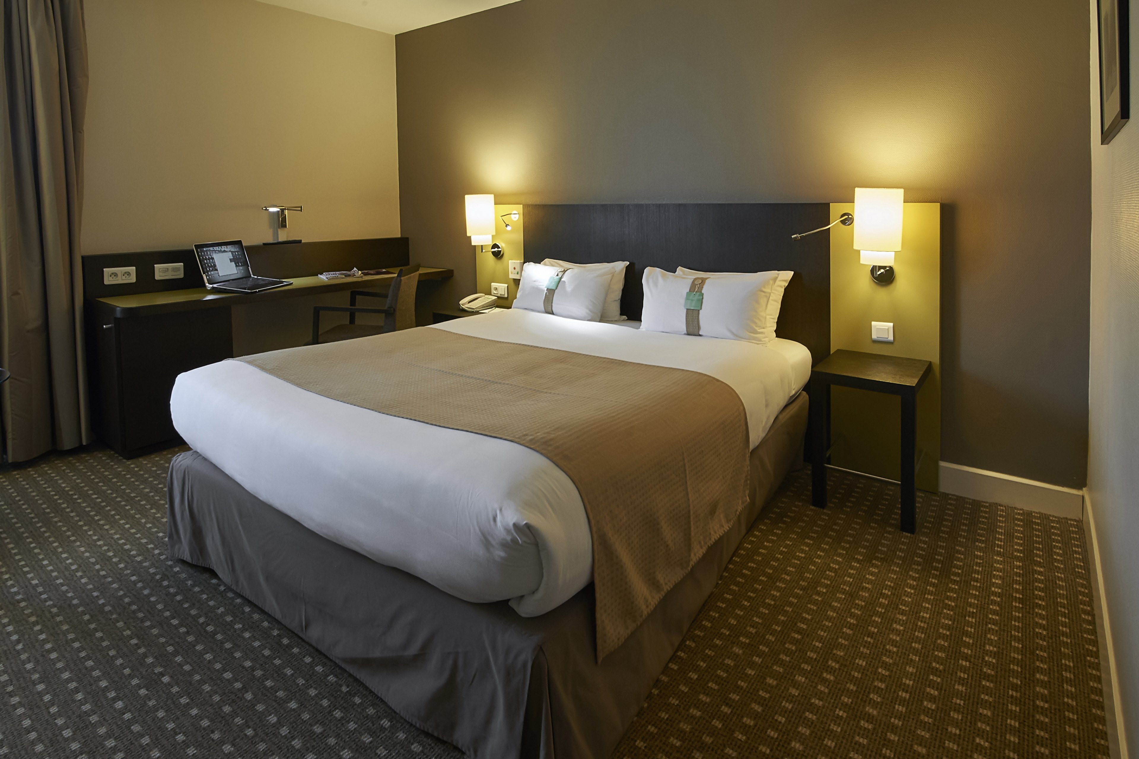 Double Queen Size Bed