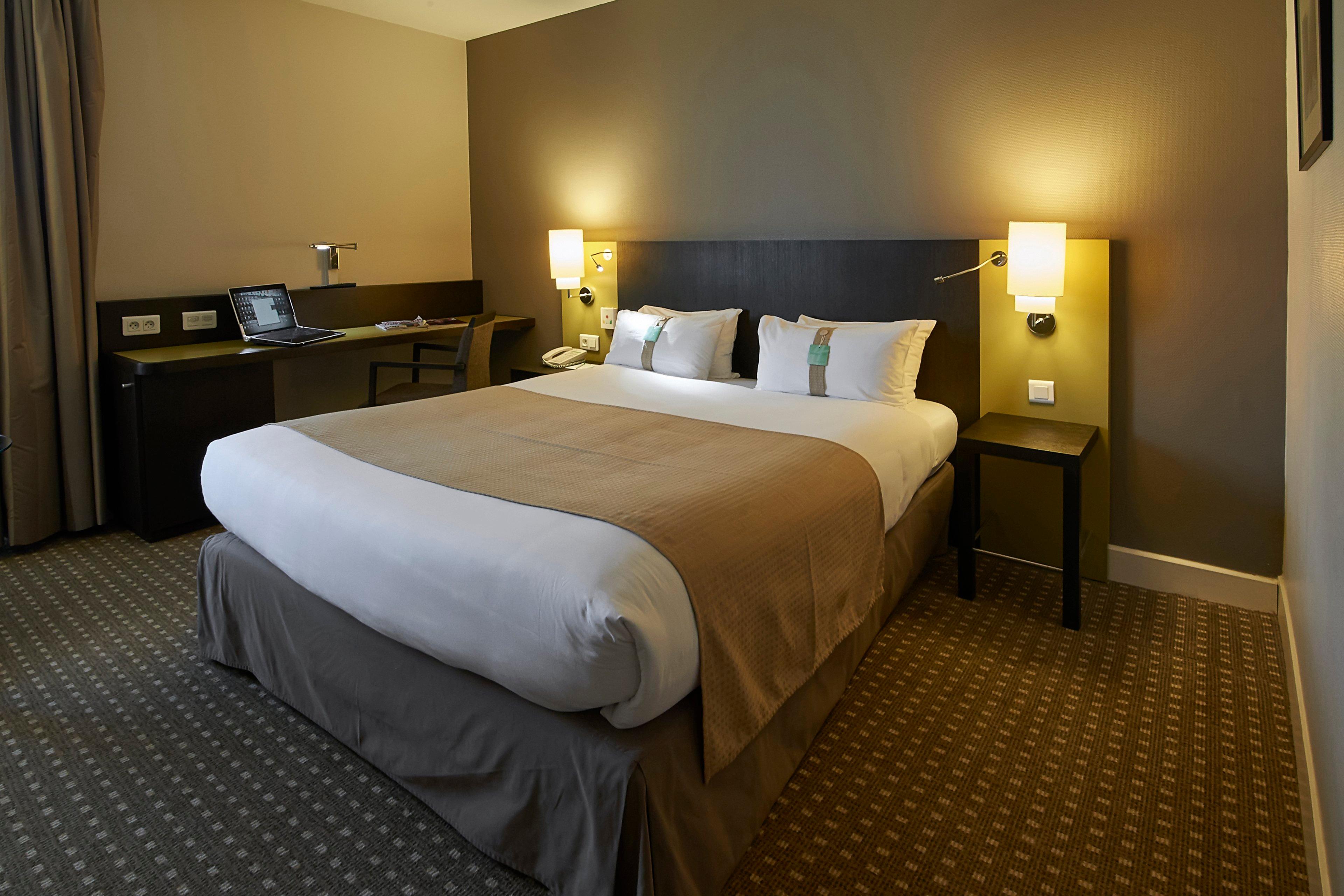 Double Queen Size Bed