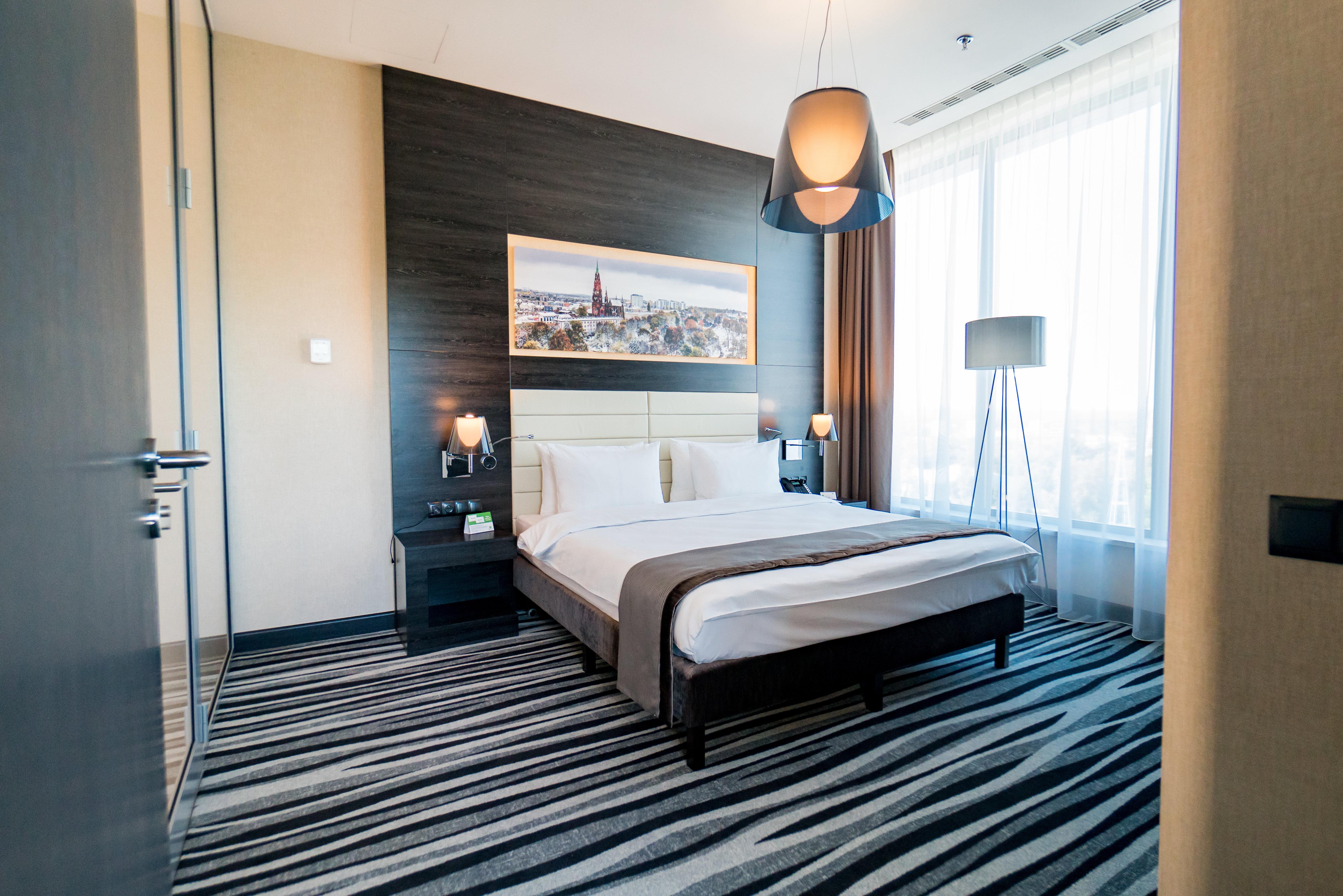 Suite City View King Bed