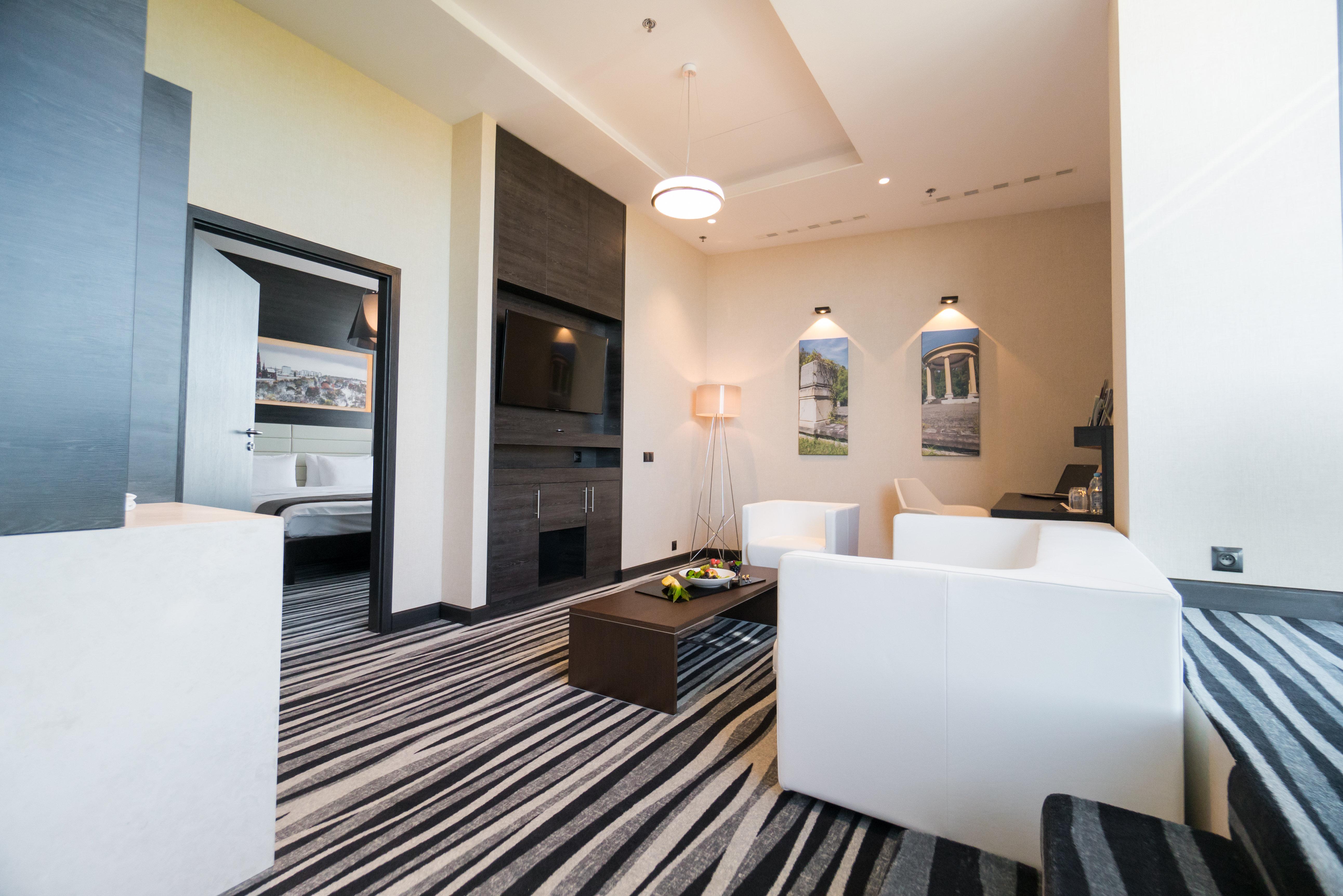 Suite City View King Bed