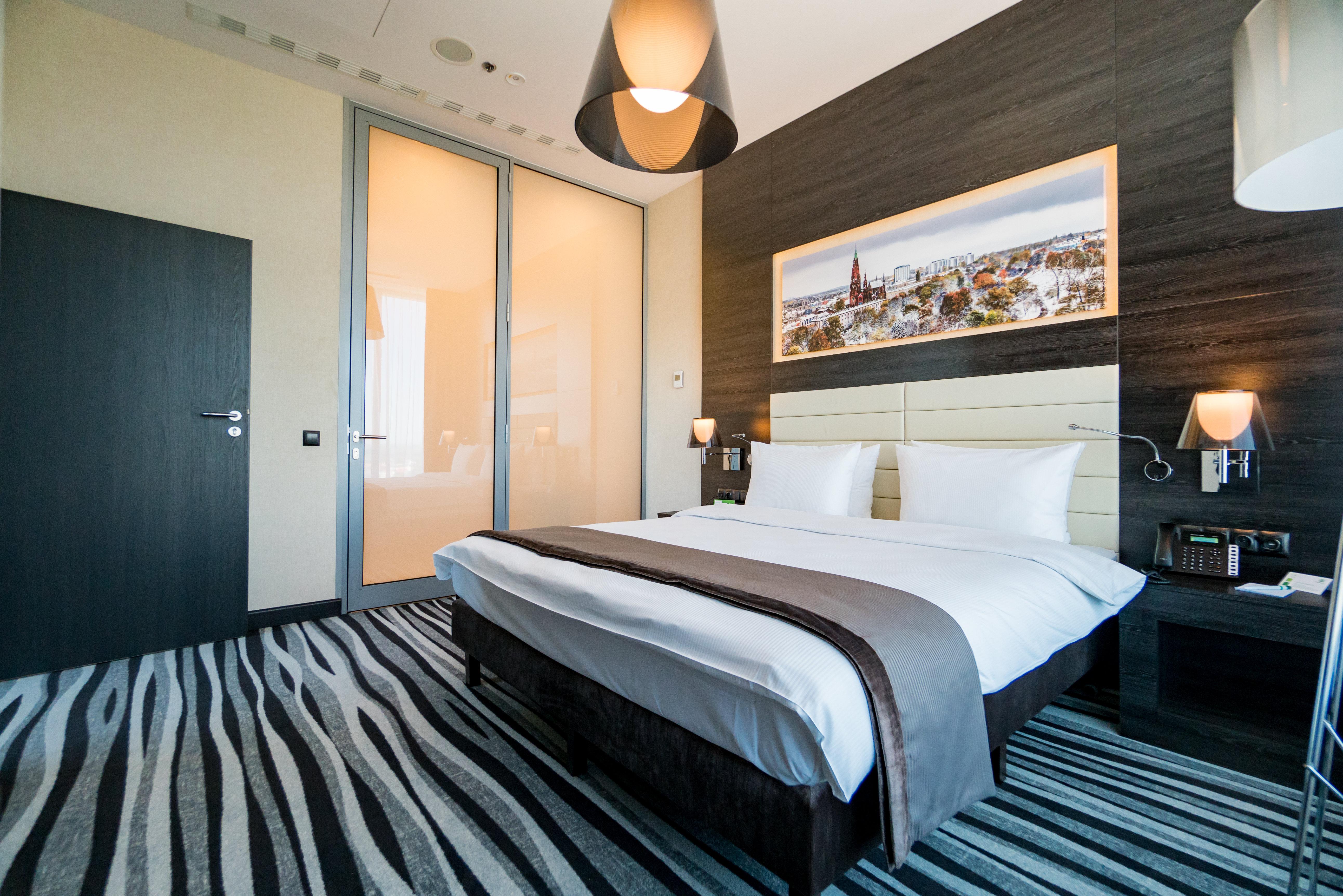 Suite City View King Bed