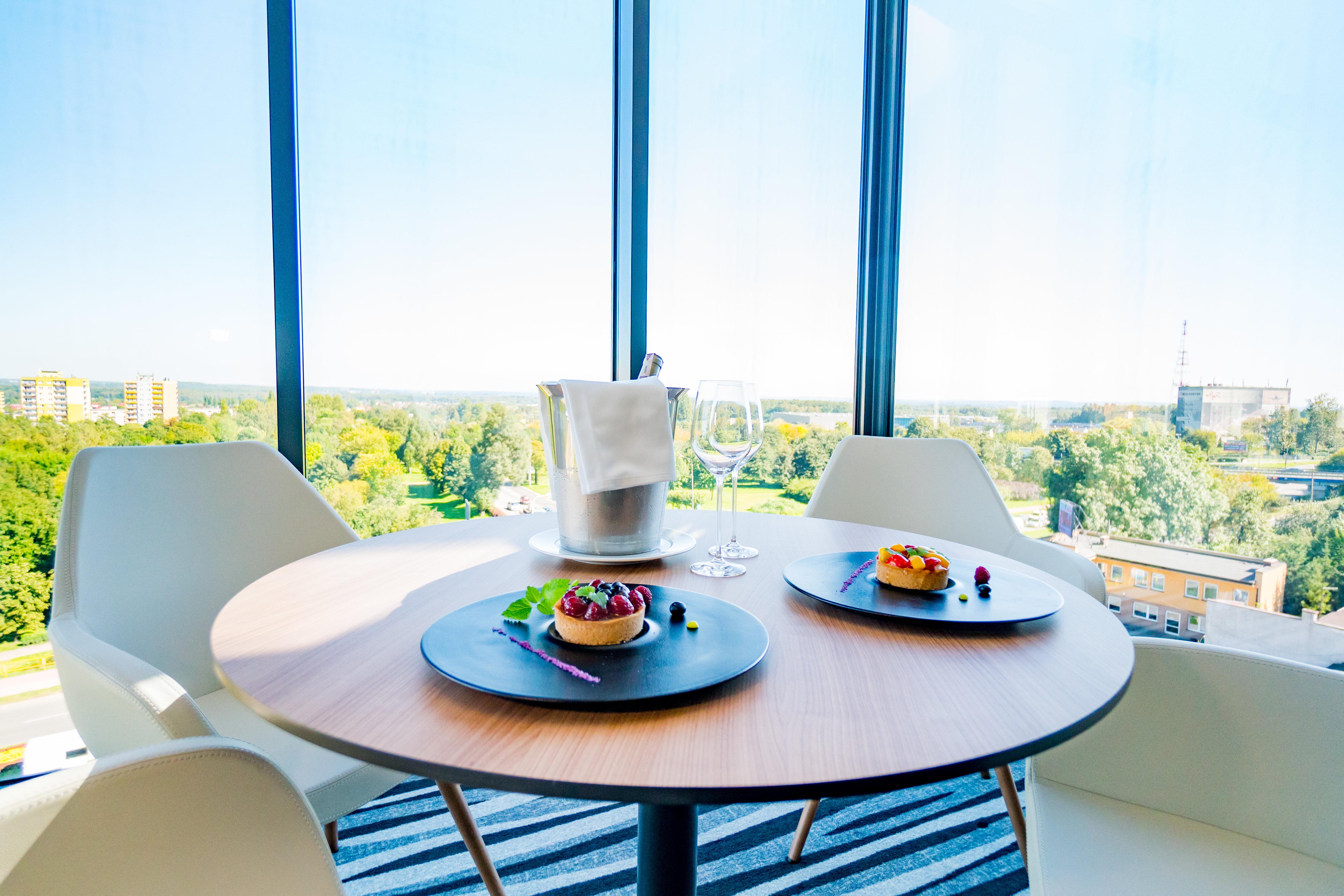 Suite City View King Bed