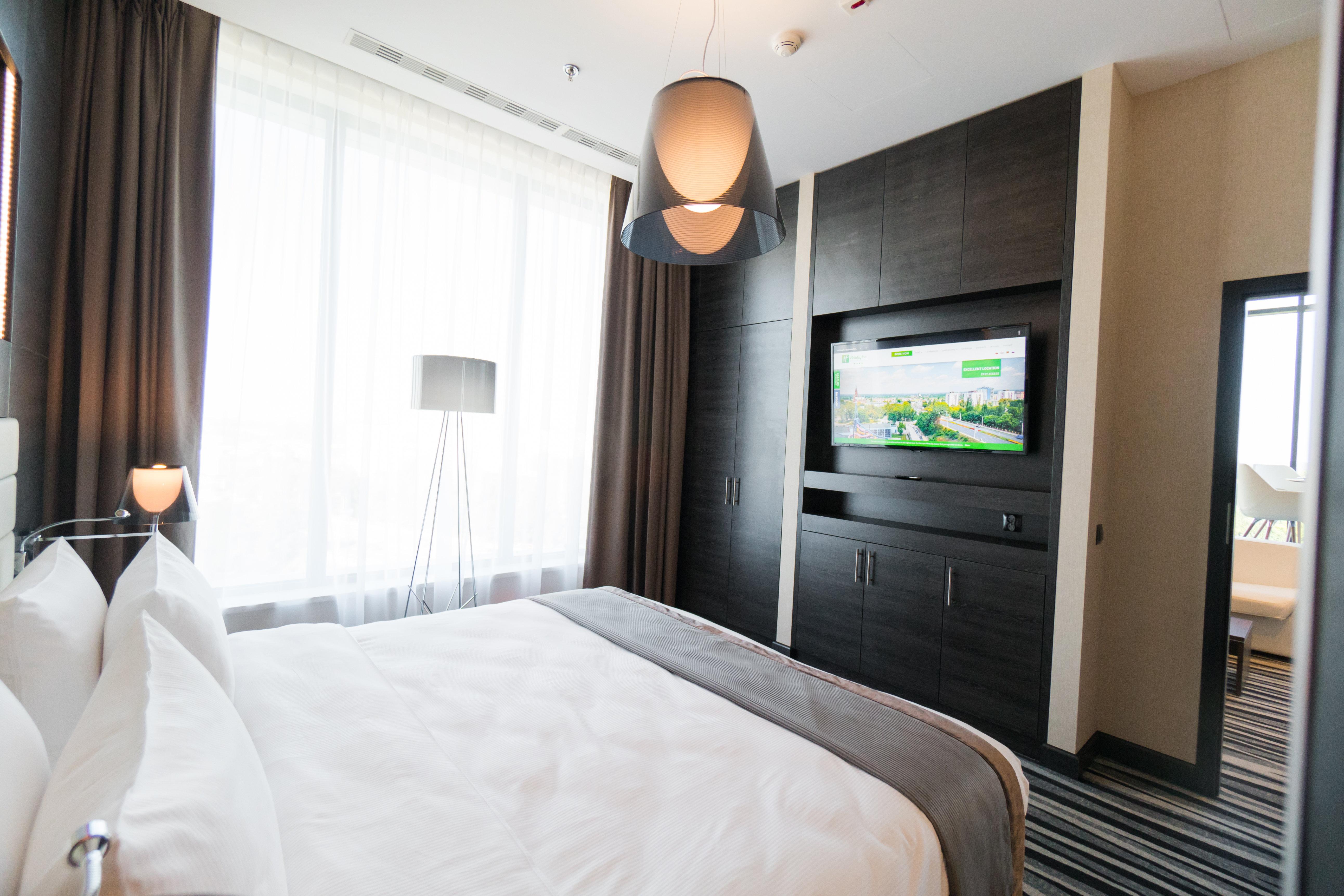 Suite City View King Bed