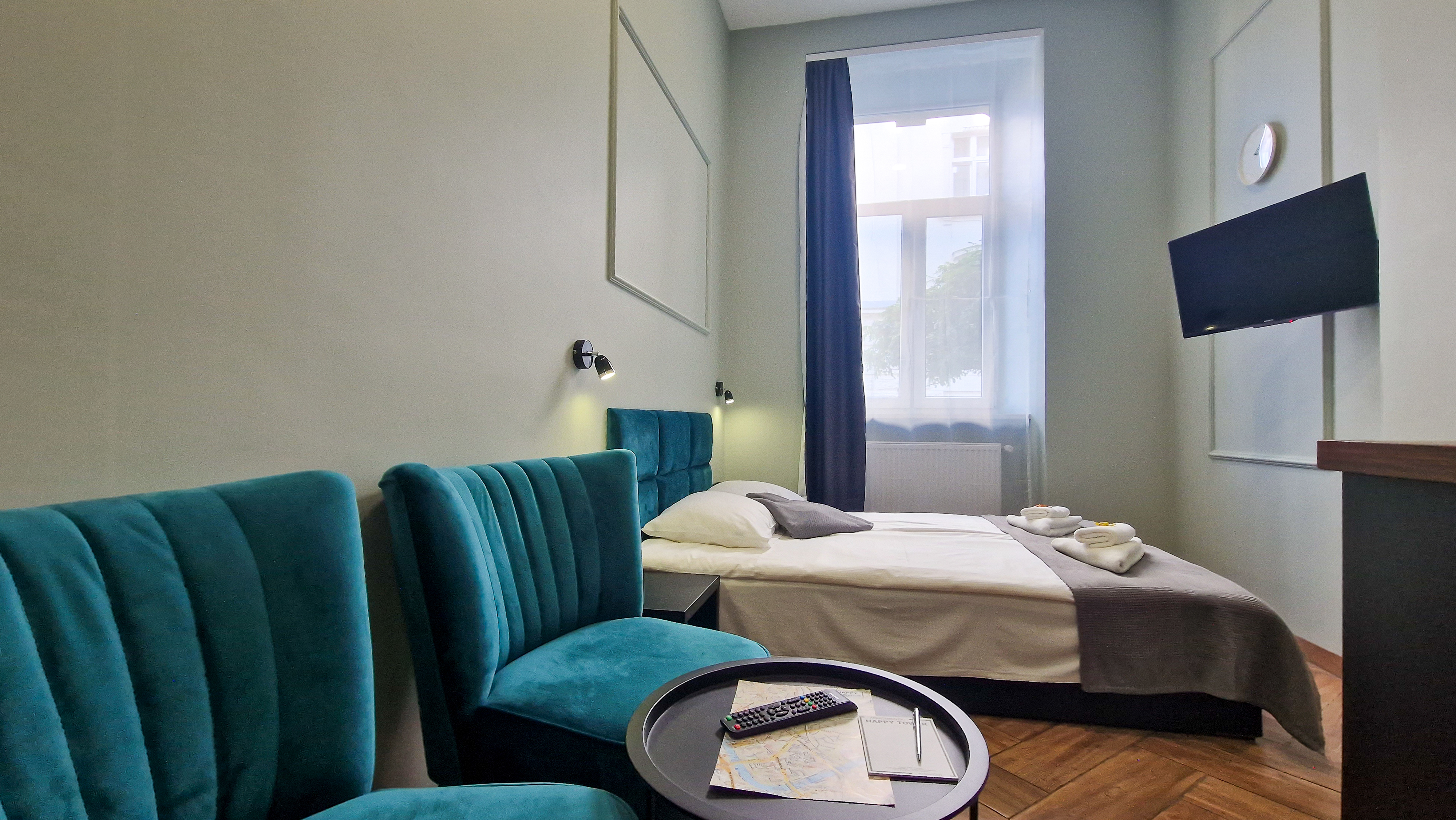 Double Deluxe One Bed