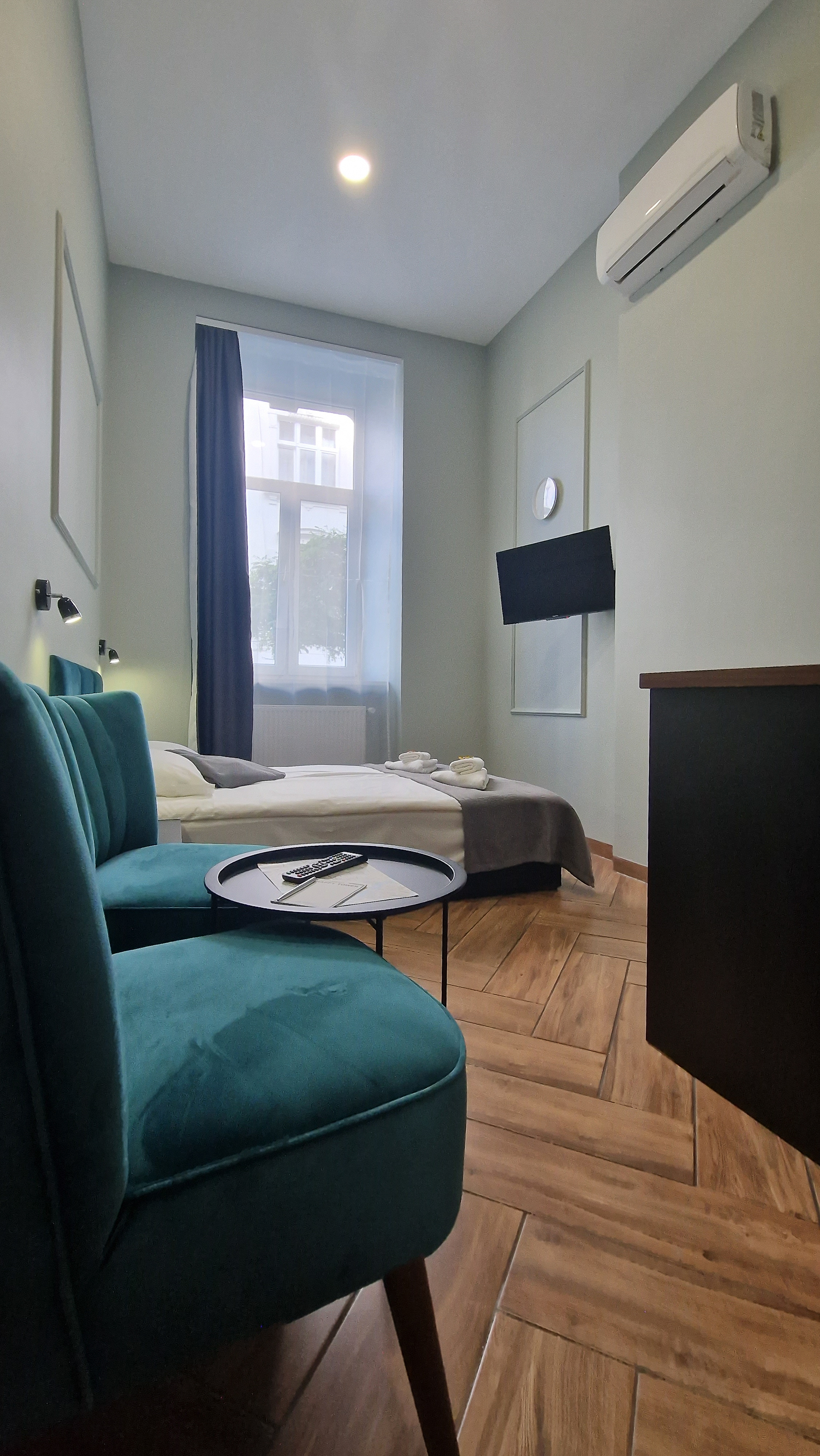 Double Deluxe One Bed