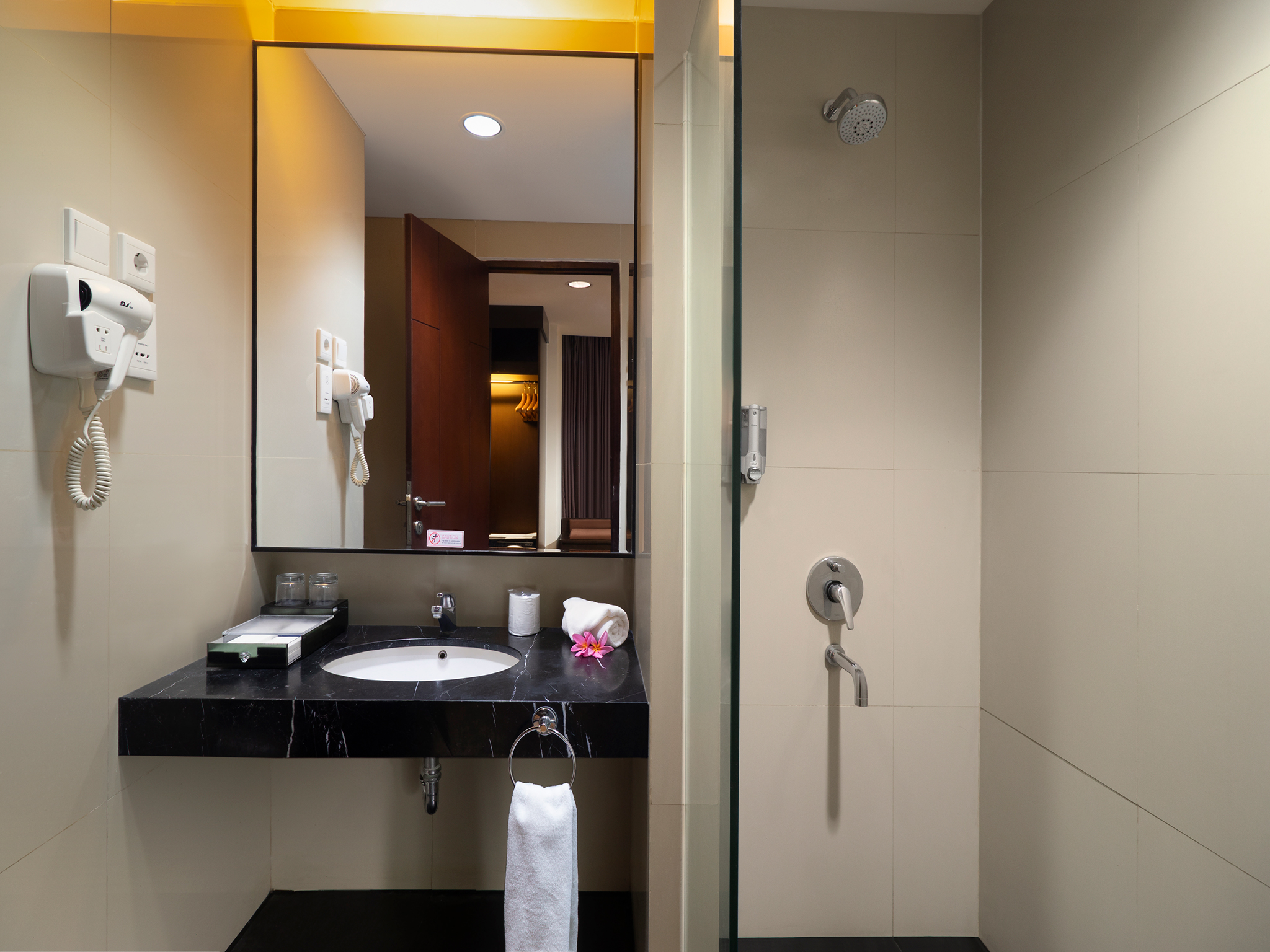 Double Deluxe Queen Bed