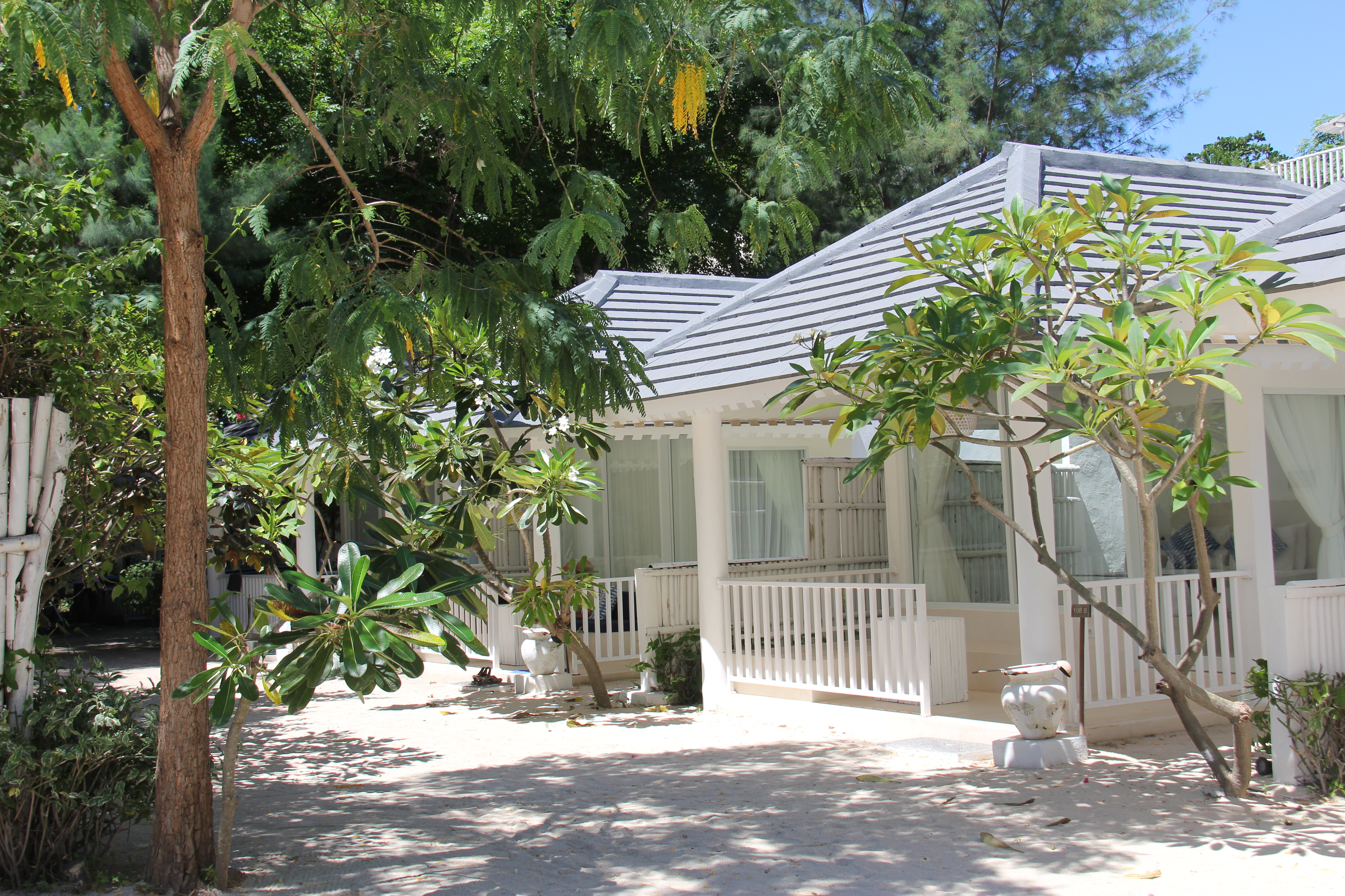 Bungalow Garden View