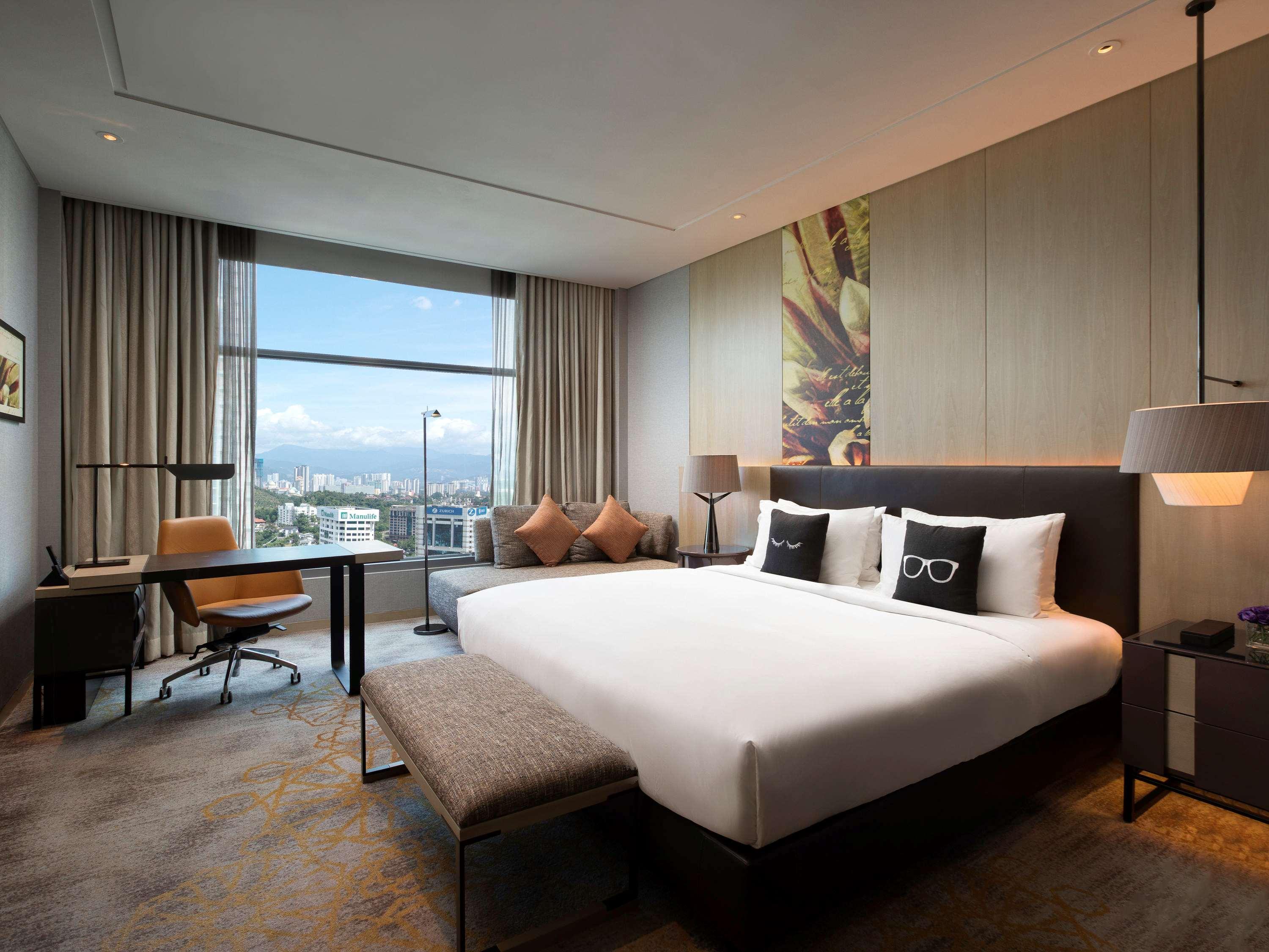 Double Club King Bed